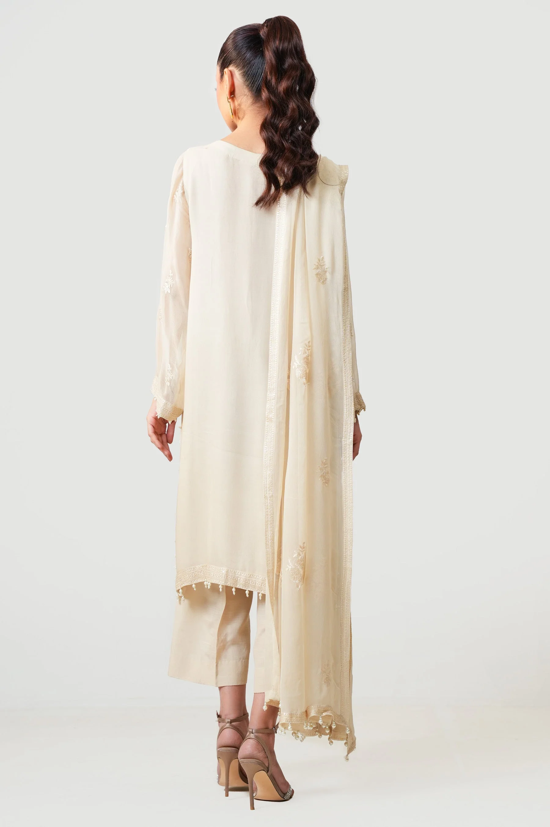 UNSTITCHED 3 PIECE EMBROIDERED SUIT (FACTORY E-OUTLET) - Image 6