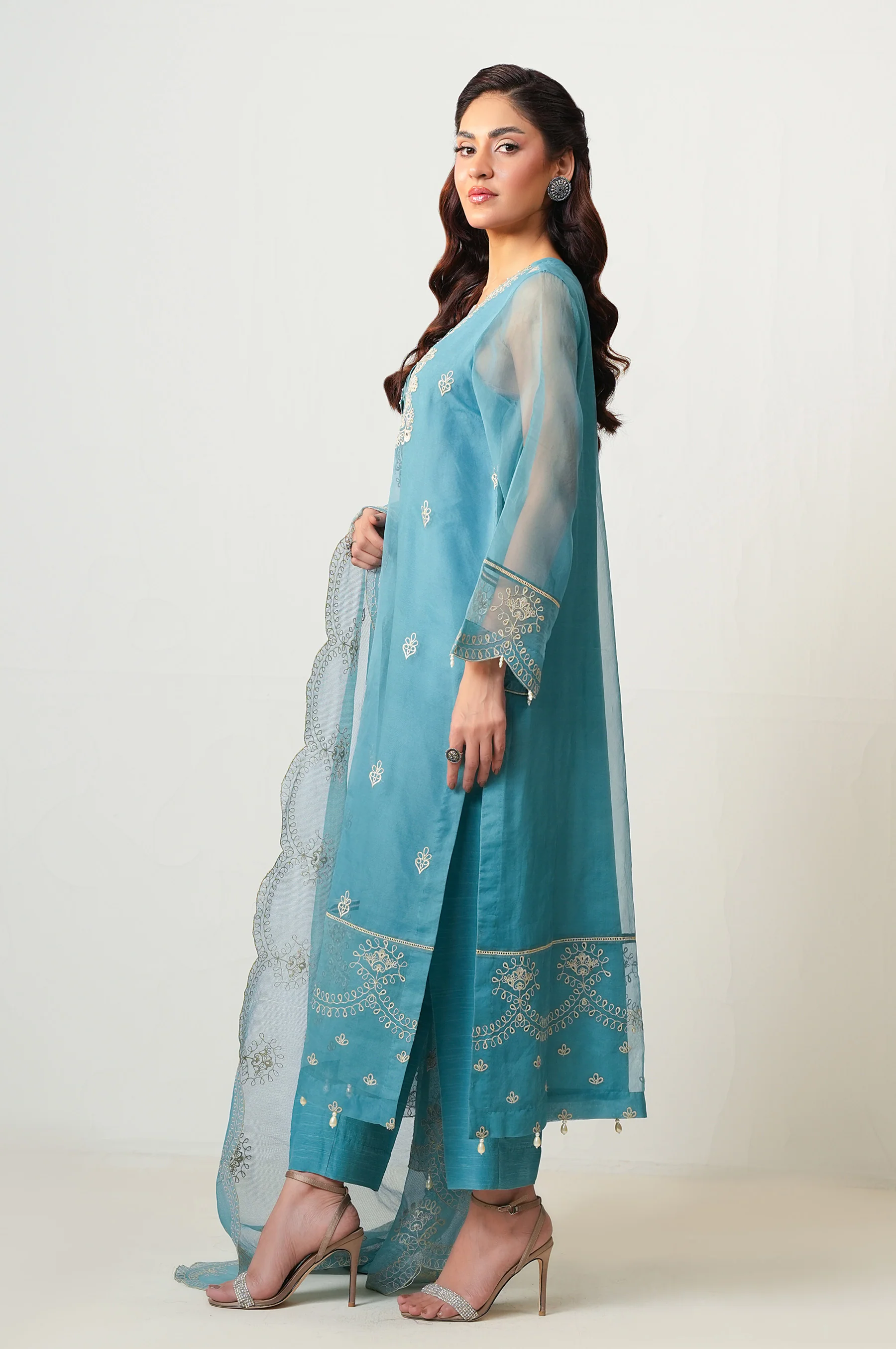 UNSTITCHED 3 PIECE EMBROIDERED SUIT - Image 3