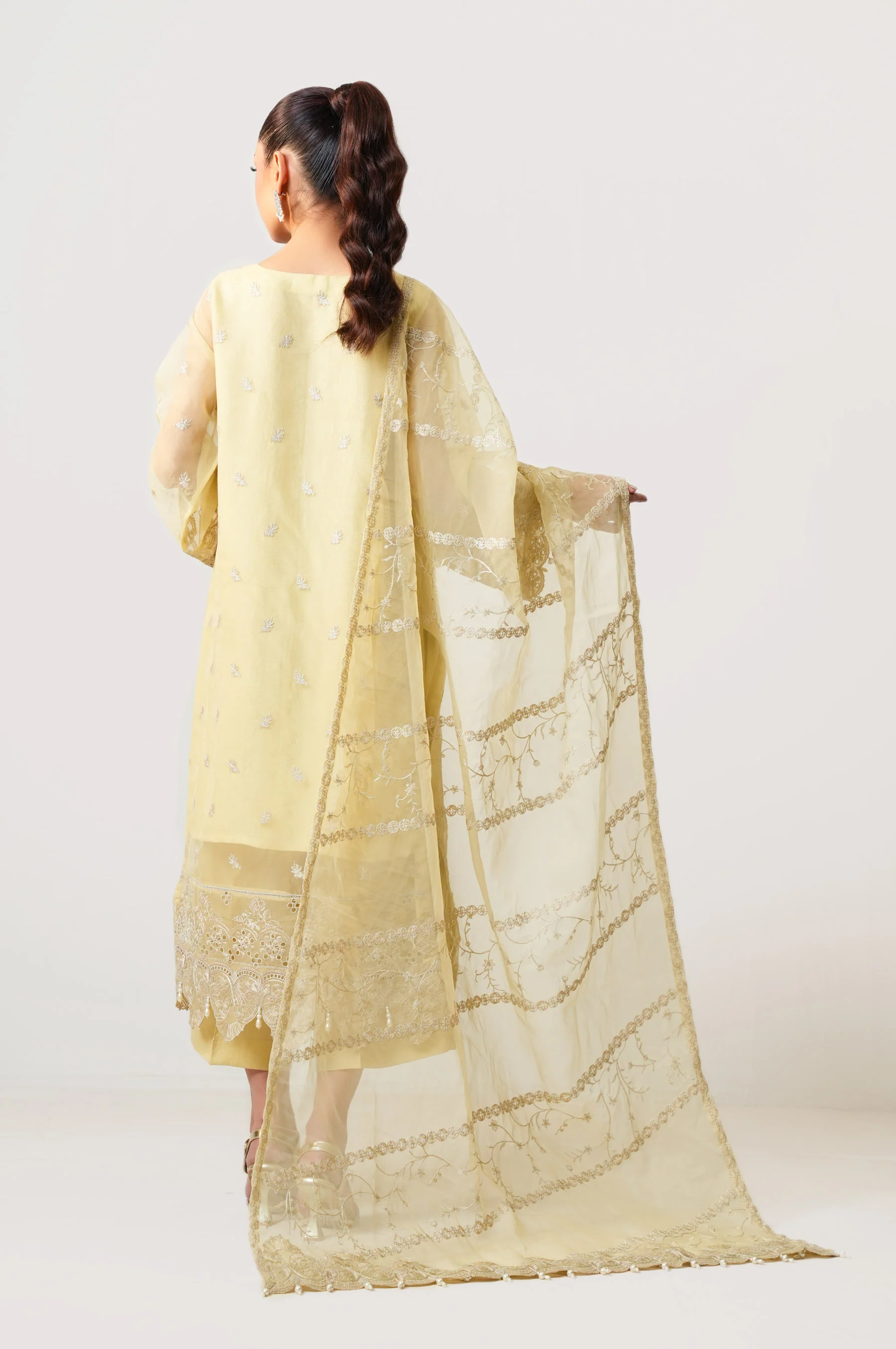 UNSTITCHED 3 PIECE EMBROIDERED SUIT - Image 4