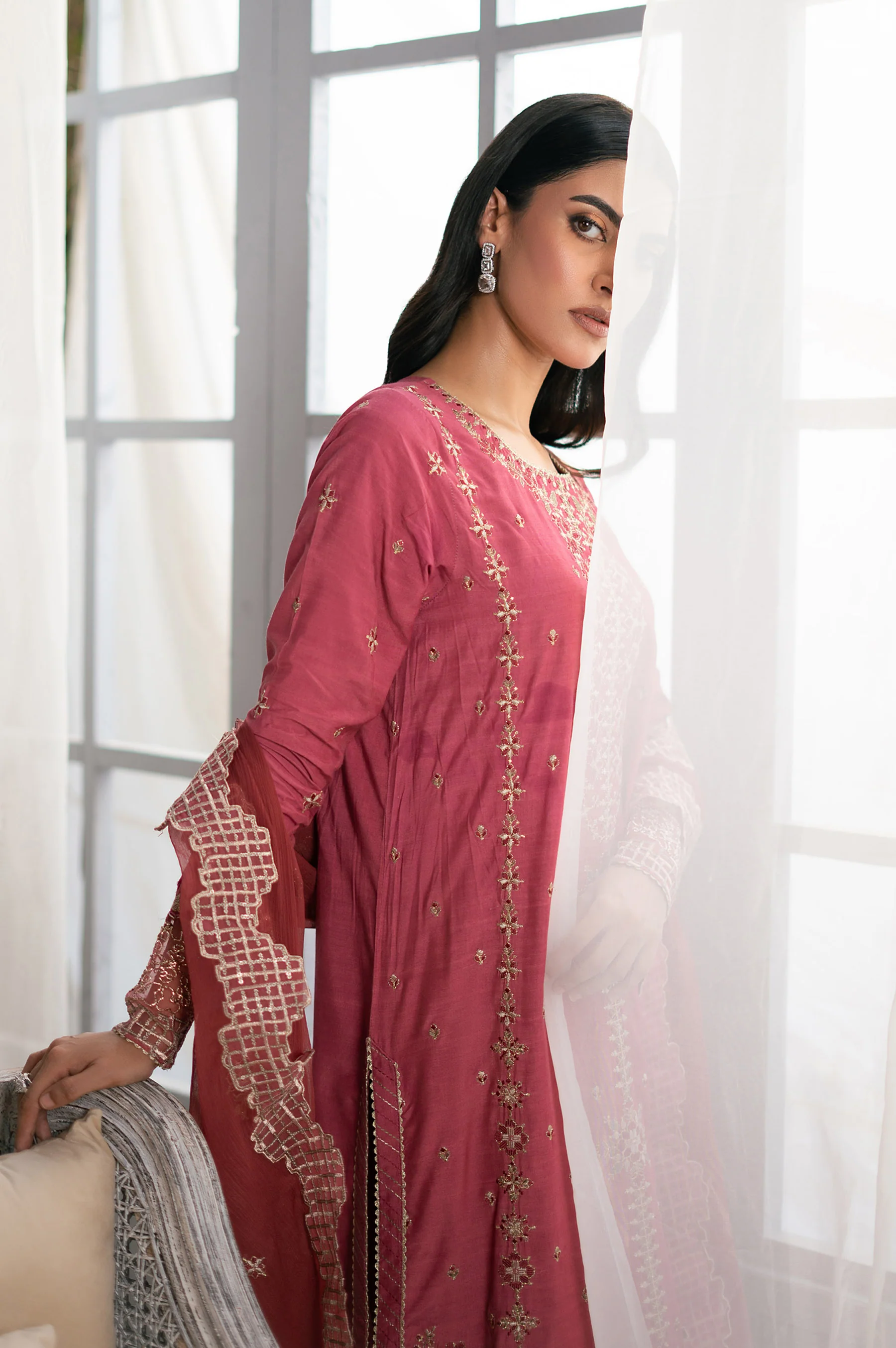 UNSTITCHED 3 PIECE EMBROIDERED SUIT - Image 9