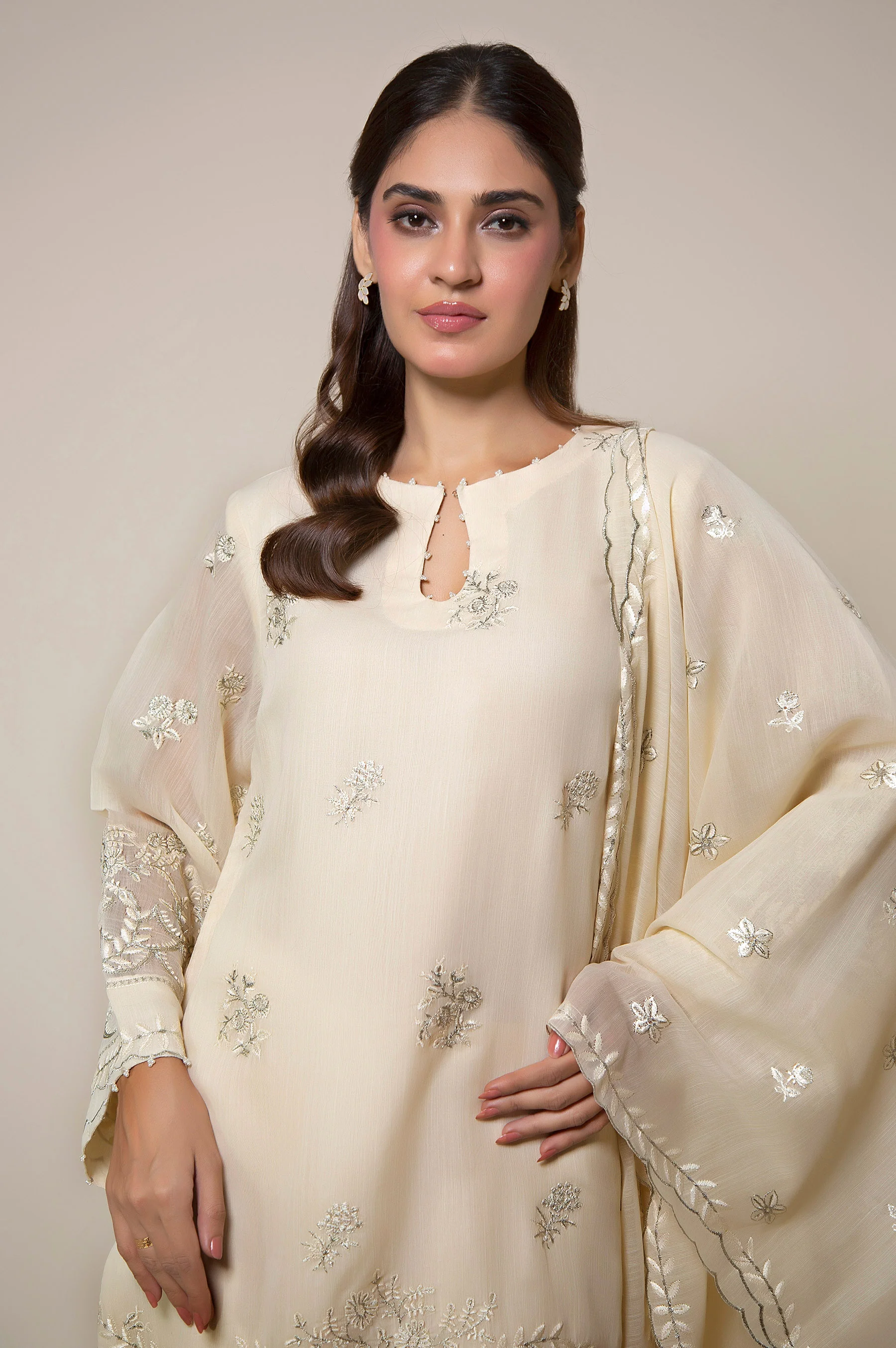 UNSTITCHED EMBROIDERED SUIT - Image 4