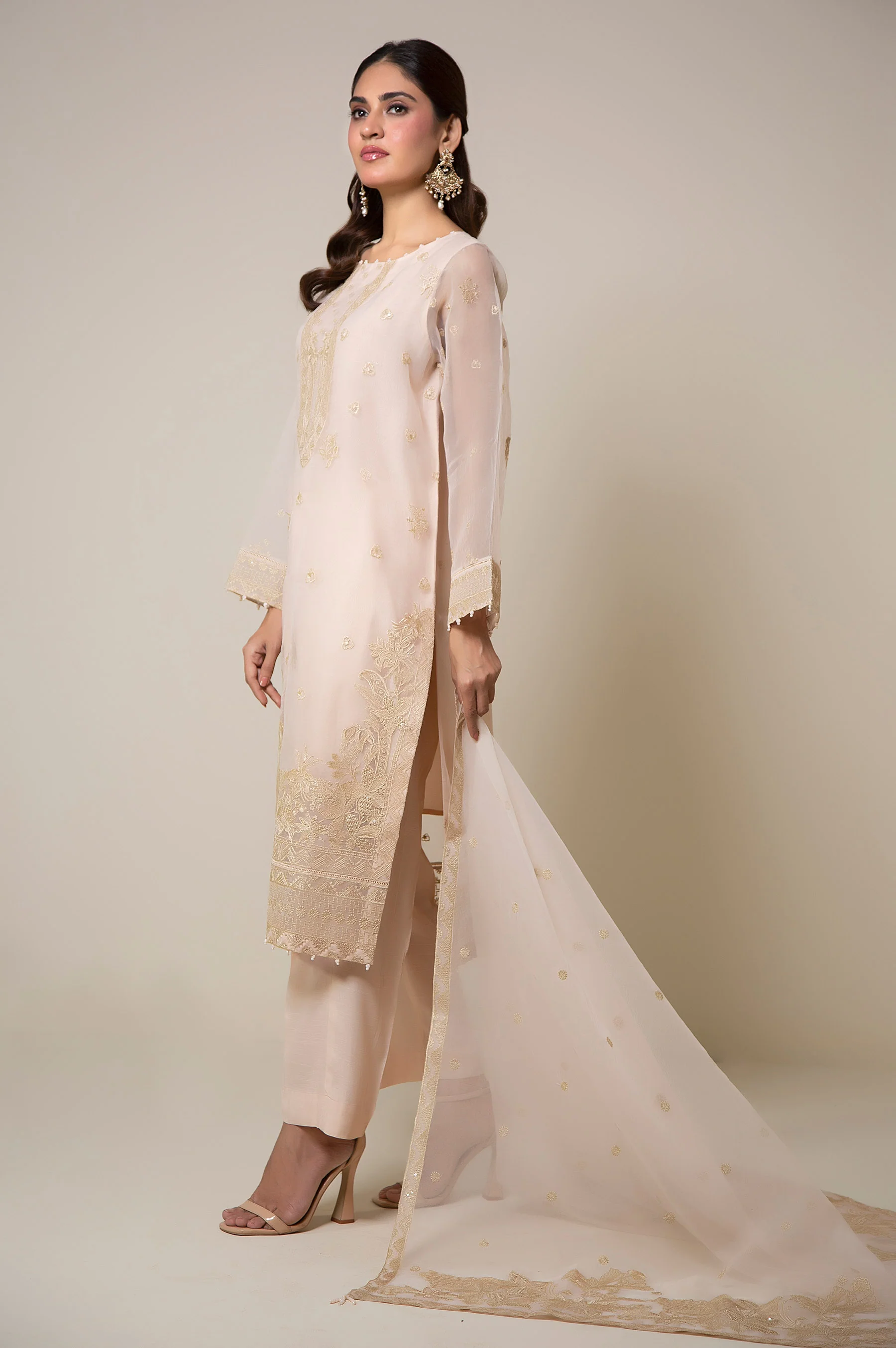 UNSTITCHED EMBROIDERED SUIT - Image 4