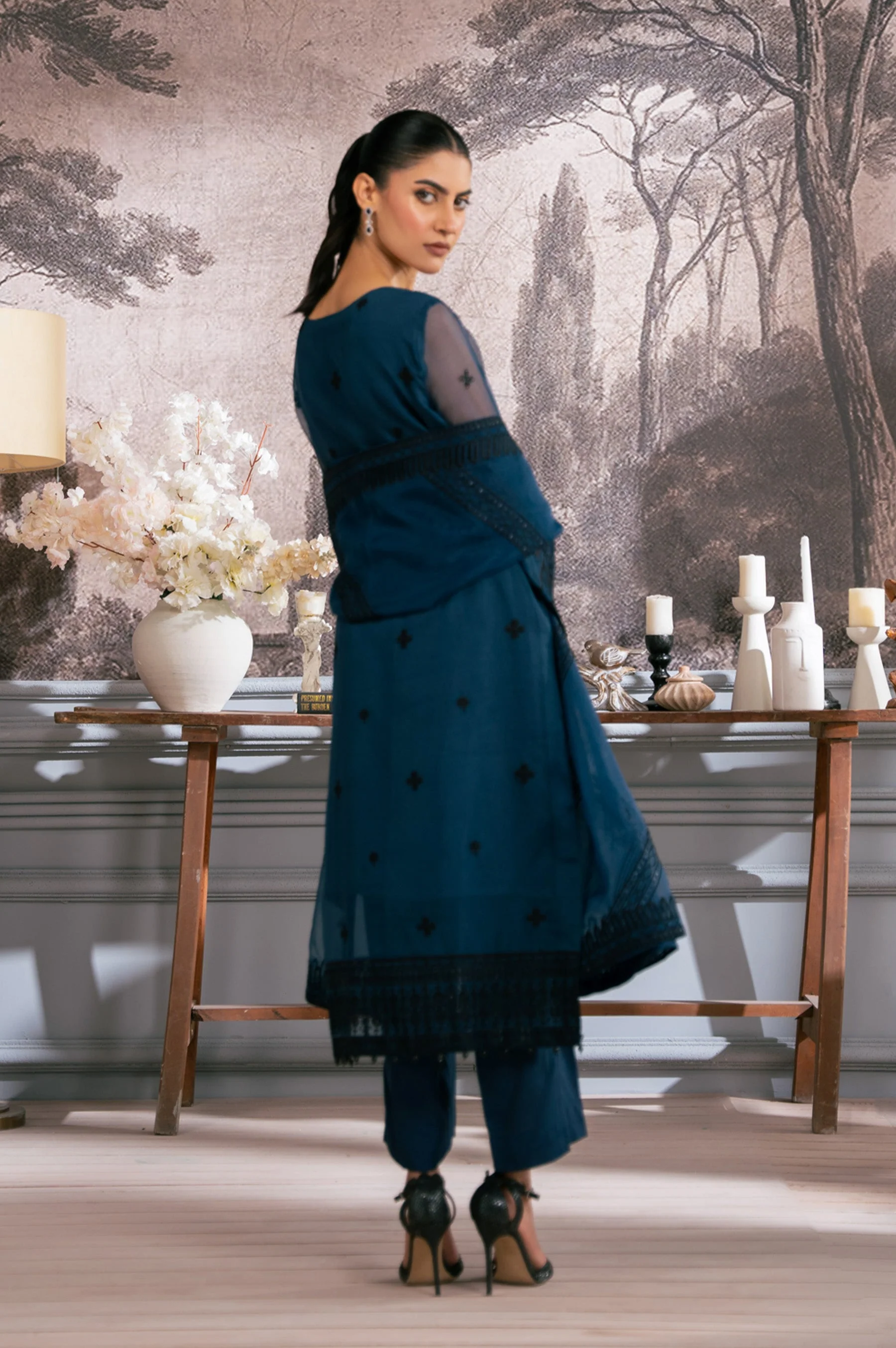 EMBROIDERED SUIT - Image 4