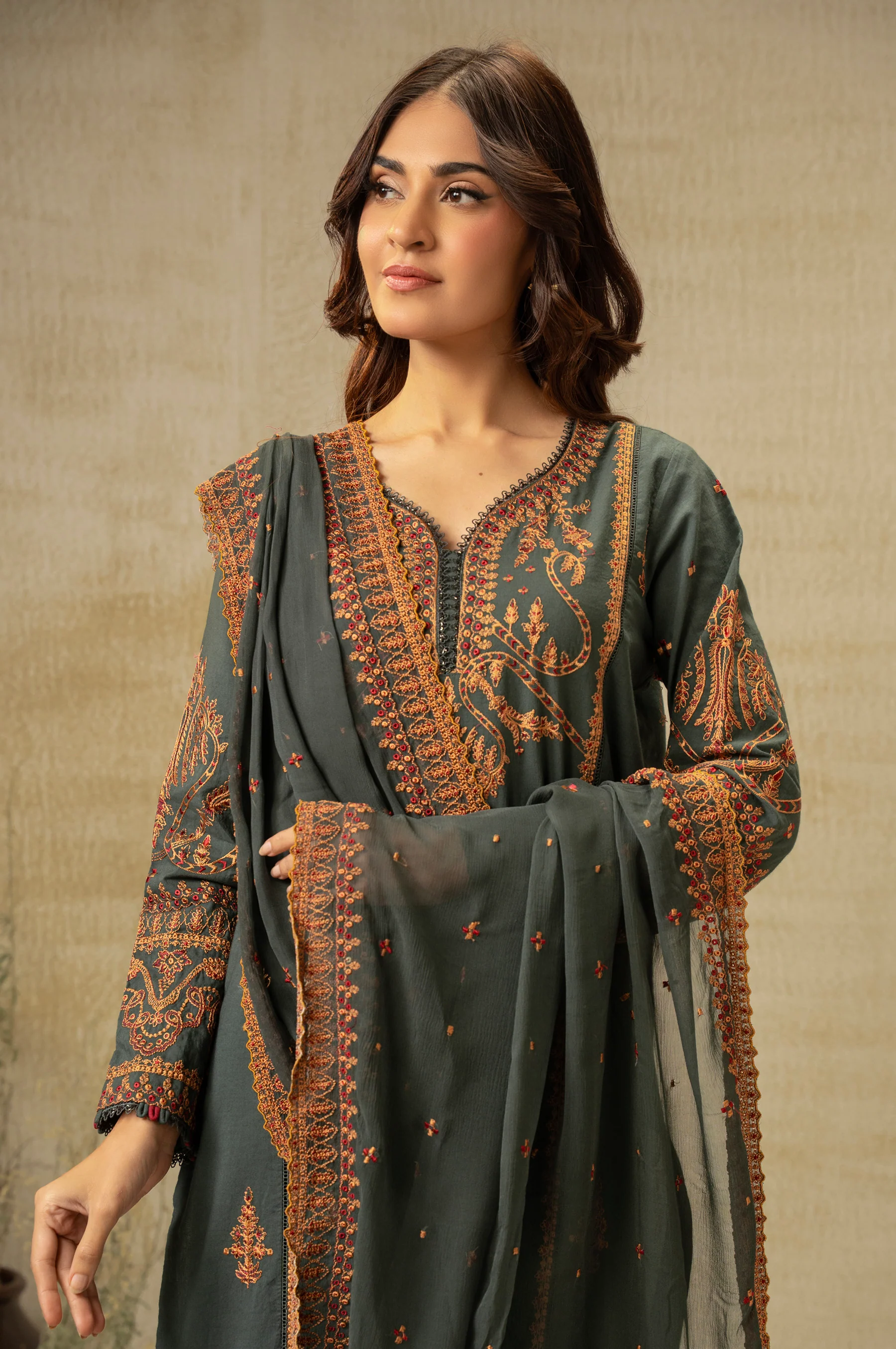 UNSTITCHED DYED EMBROIDERED SUIT - Image 2