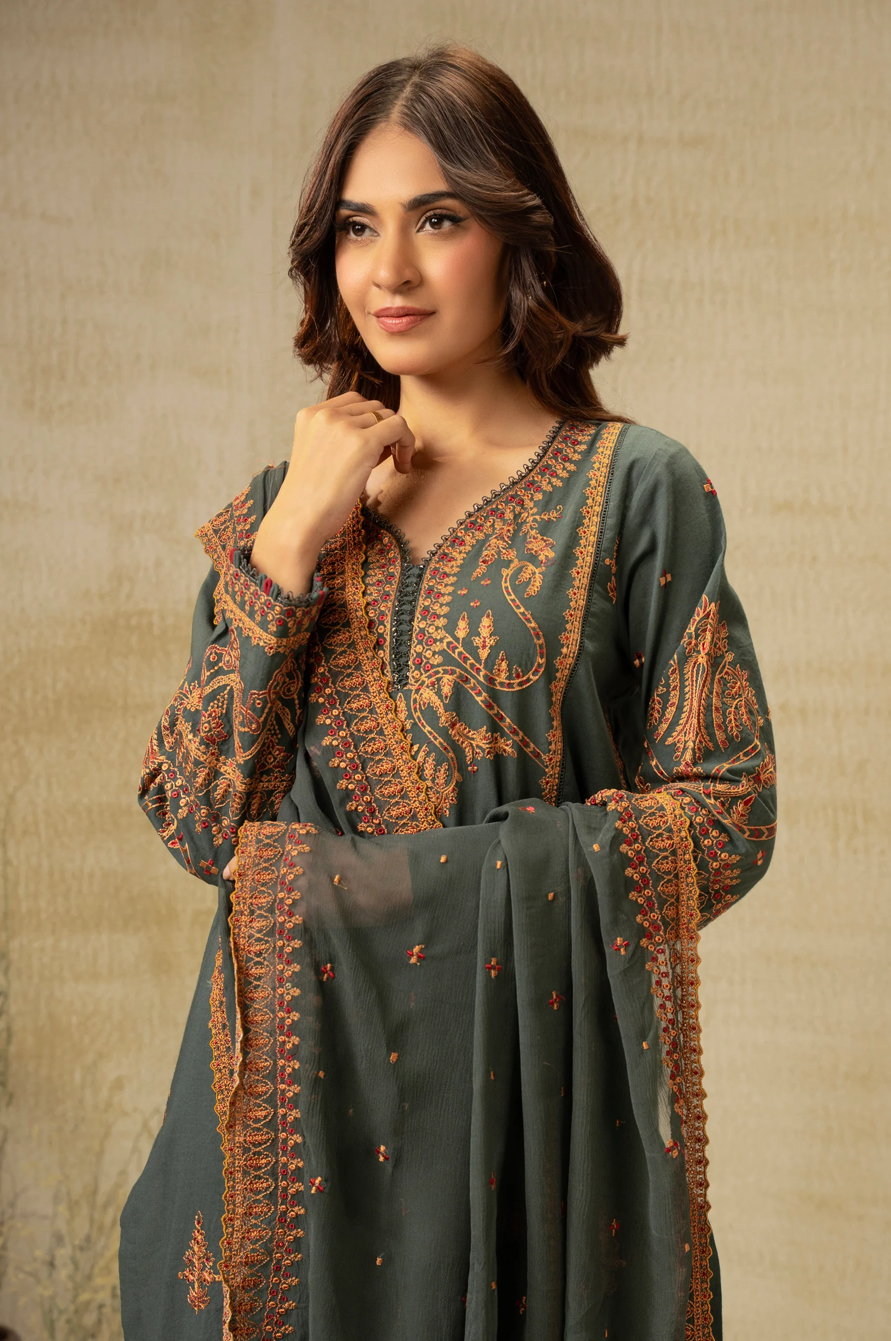 UNSTITCHED DYED EMBROIDERED SUIT - Image 6