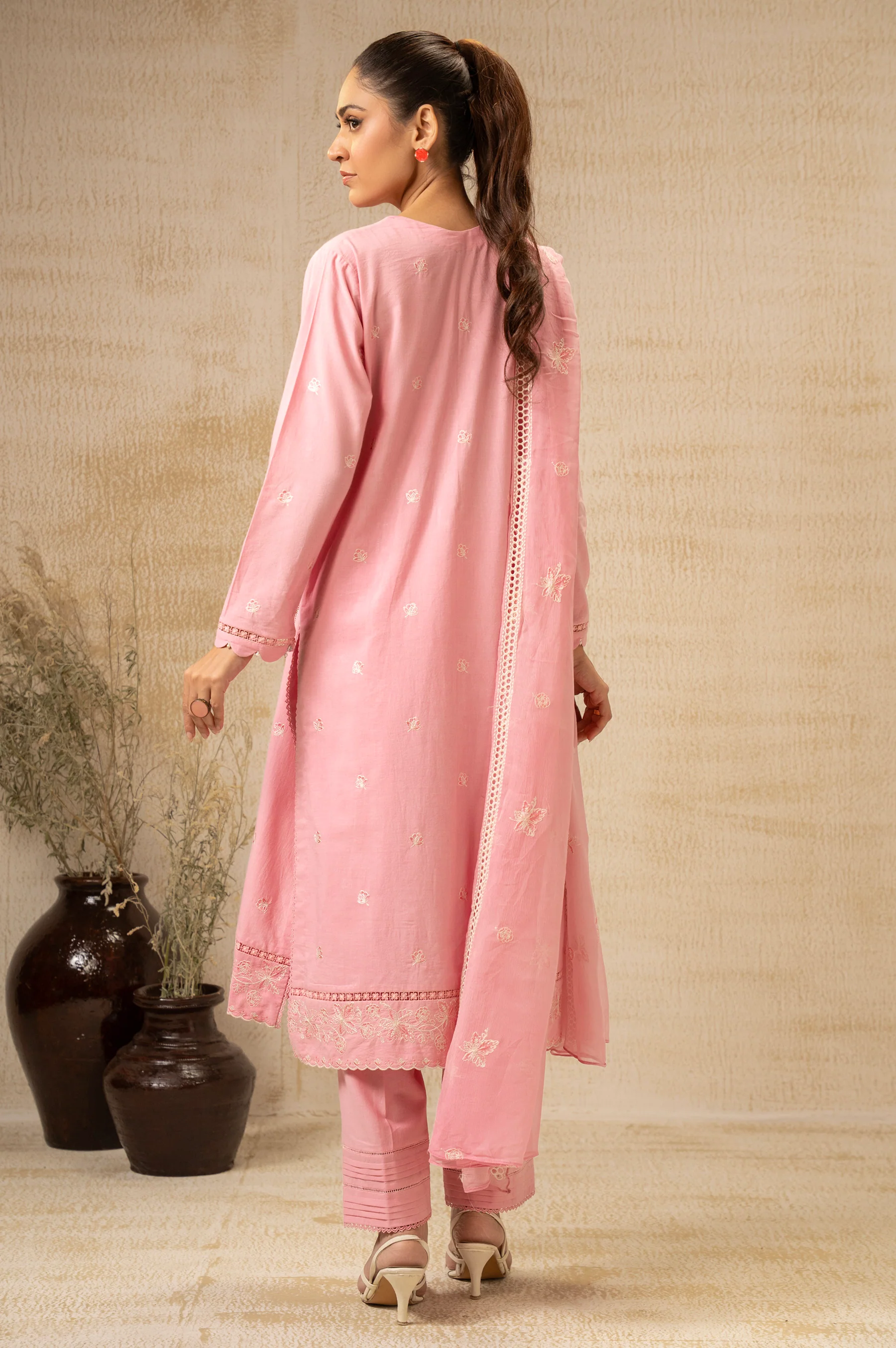 UNSTITCHED EMBROIDERED SUIT - Image 4