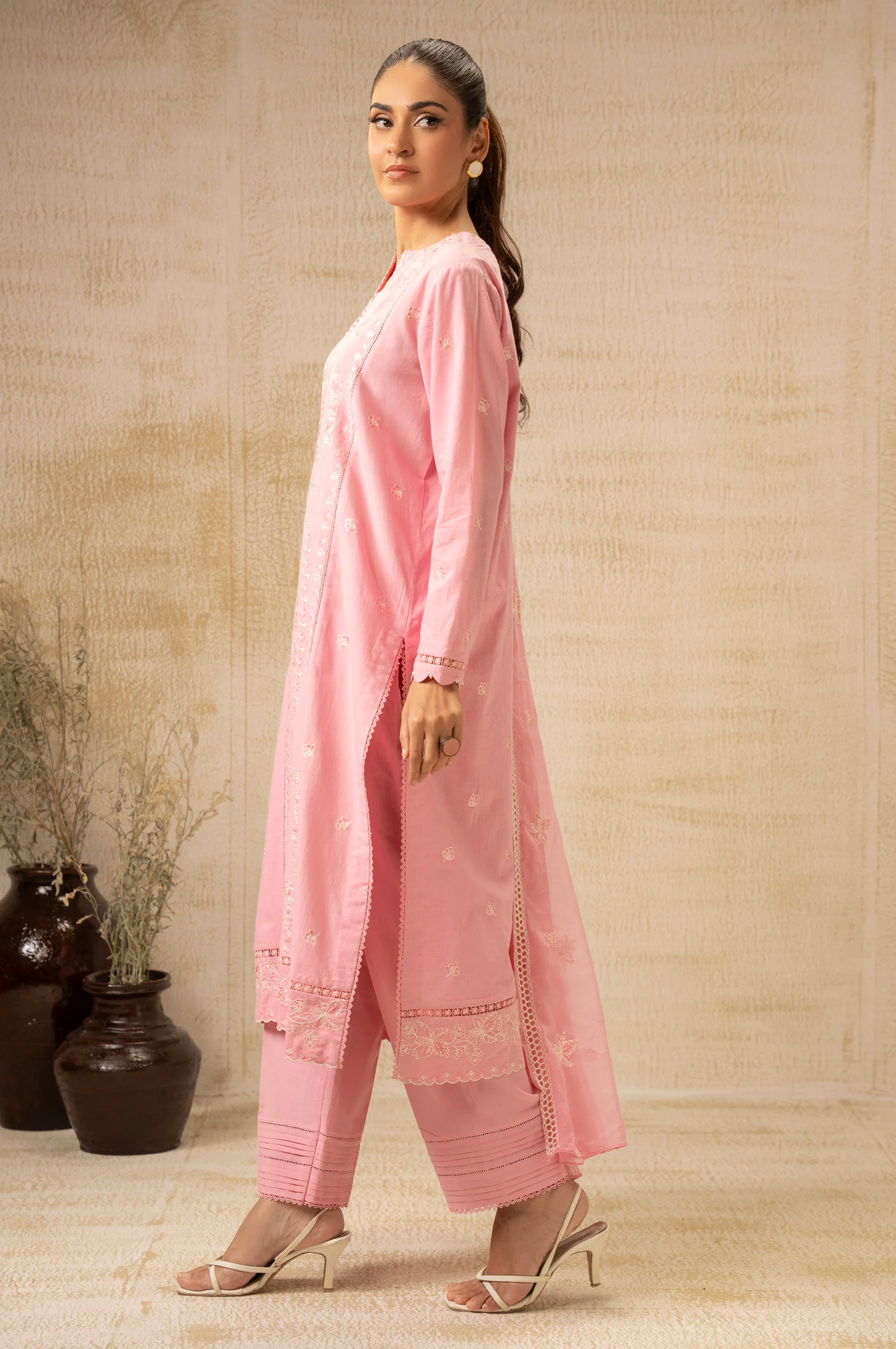 UNSTITCHED EMBROIDERED SUIT - Image 5