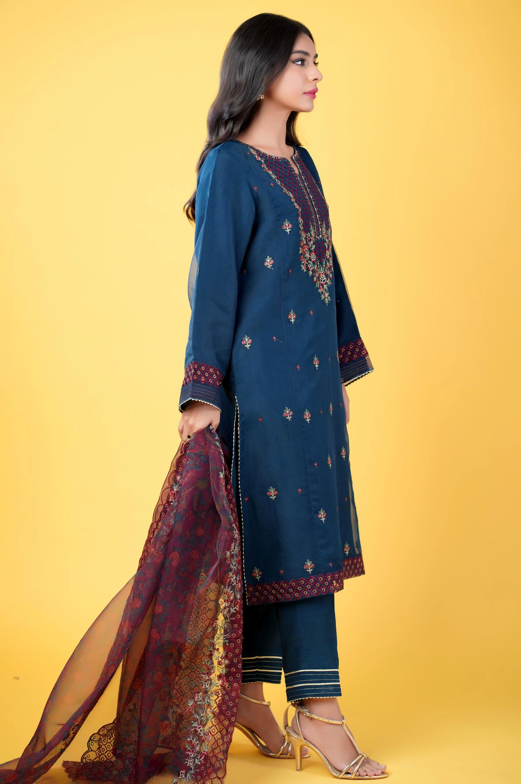 3 Pieces Unstitched Embroidered Organza Suit - Image 4