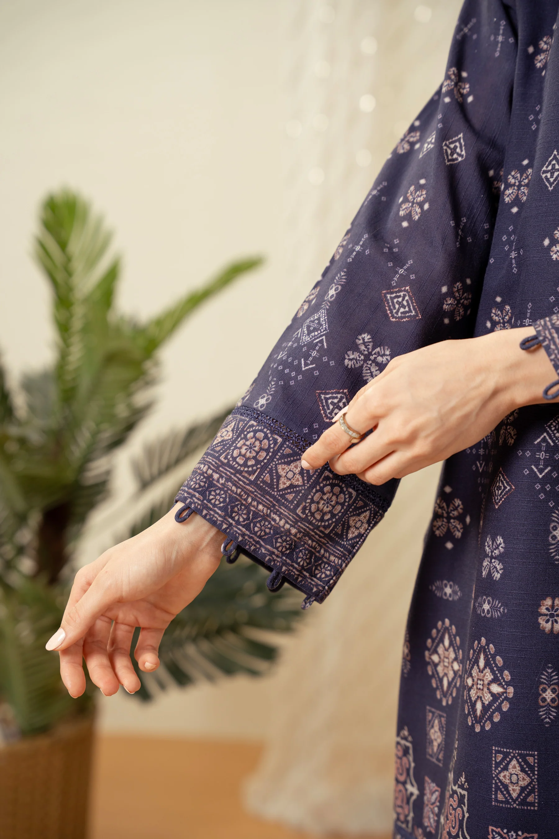 UNSTITCHED PRINTED SUIT - Image 2