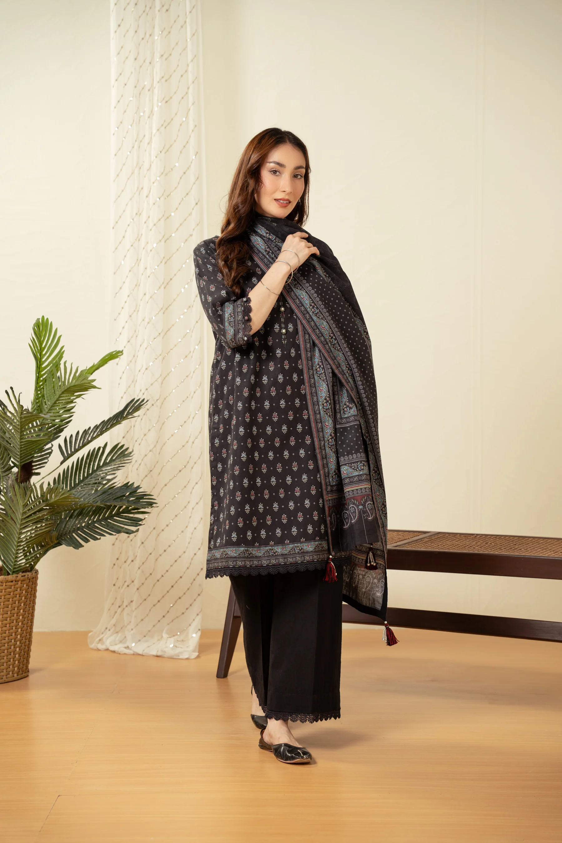 UNSTITCHED PRINTED SUIT - Image 4