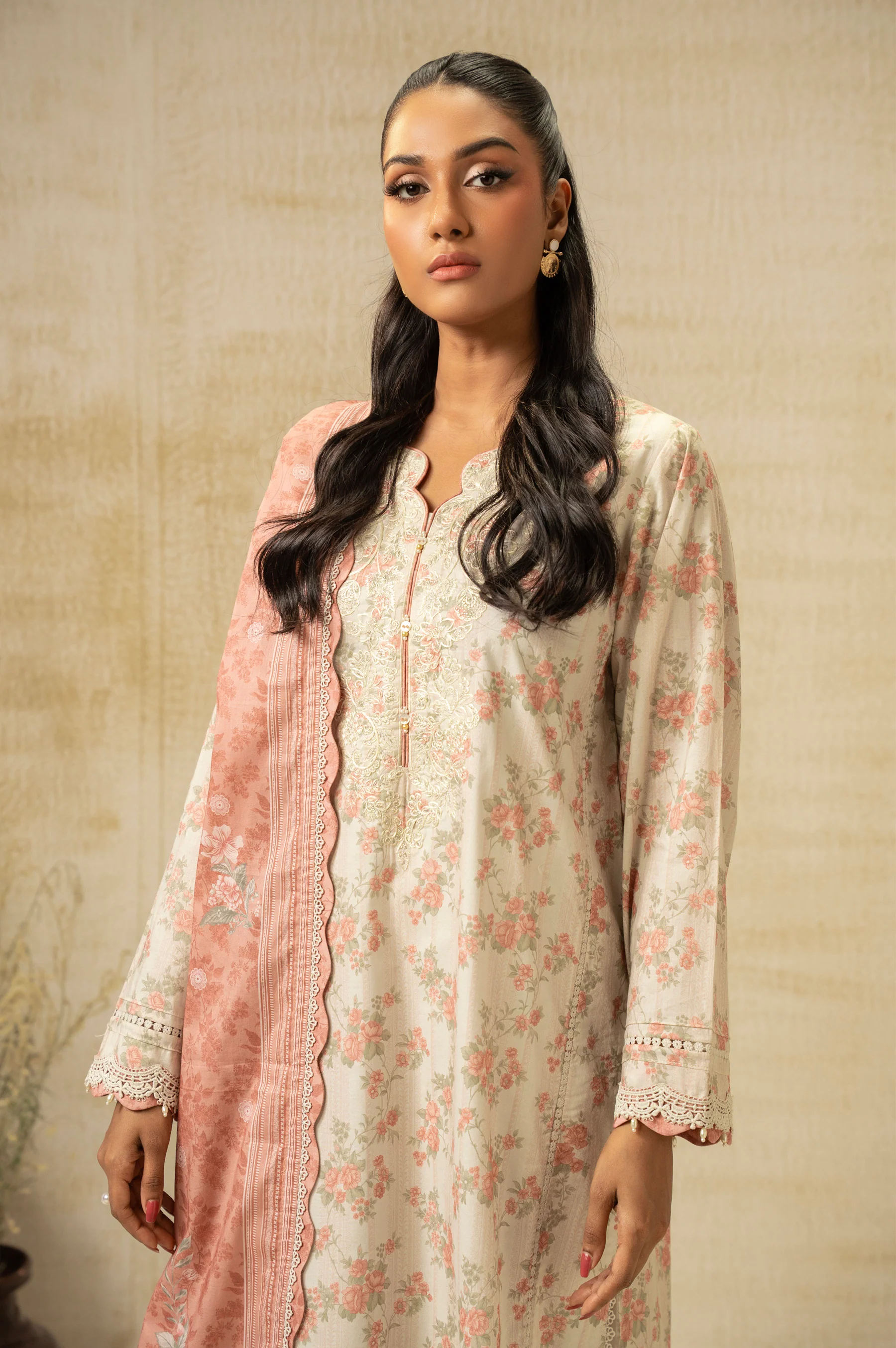EMBROIDERED LAWN UNSTITCHED 3 PIECE SUIT - Image 2