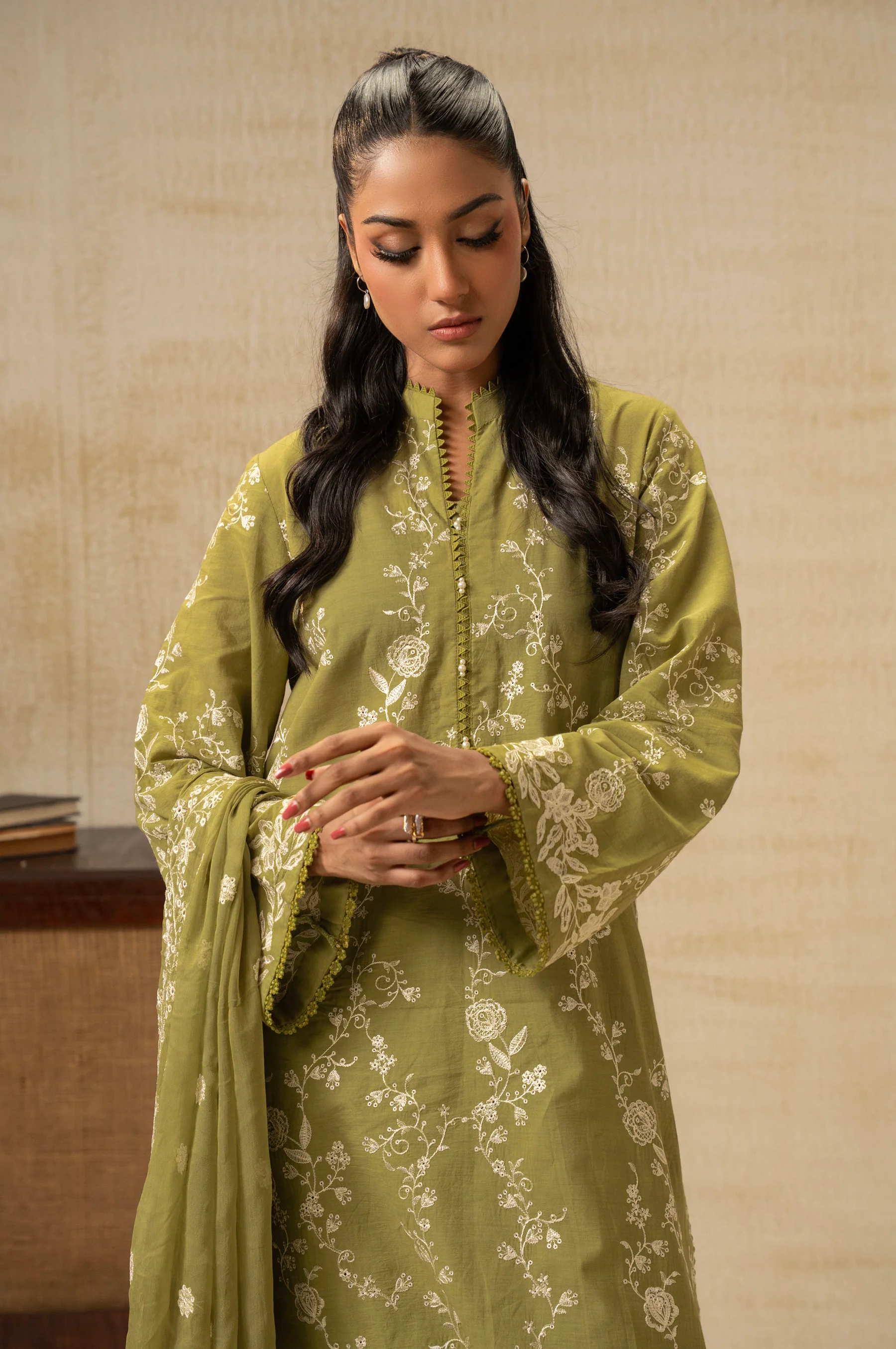 UNSTITCHED EMBROIDERED SUIT - Image 3
