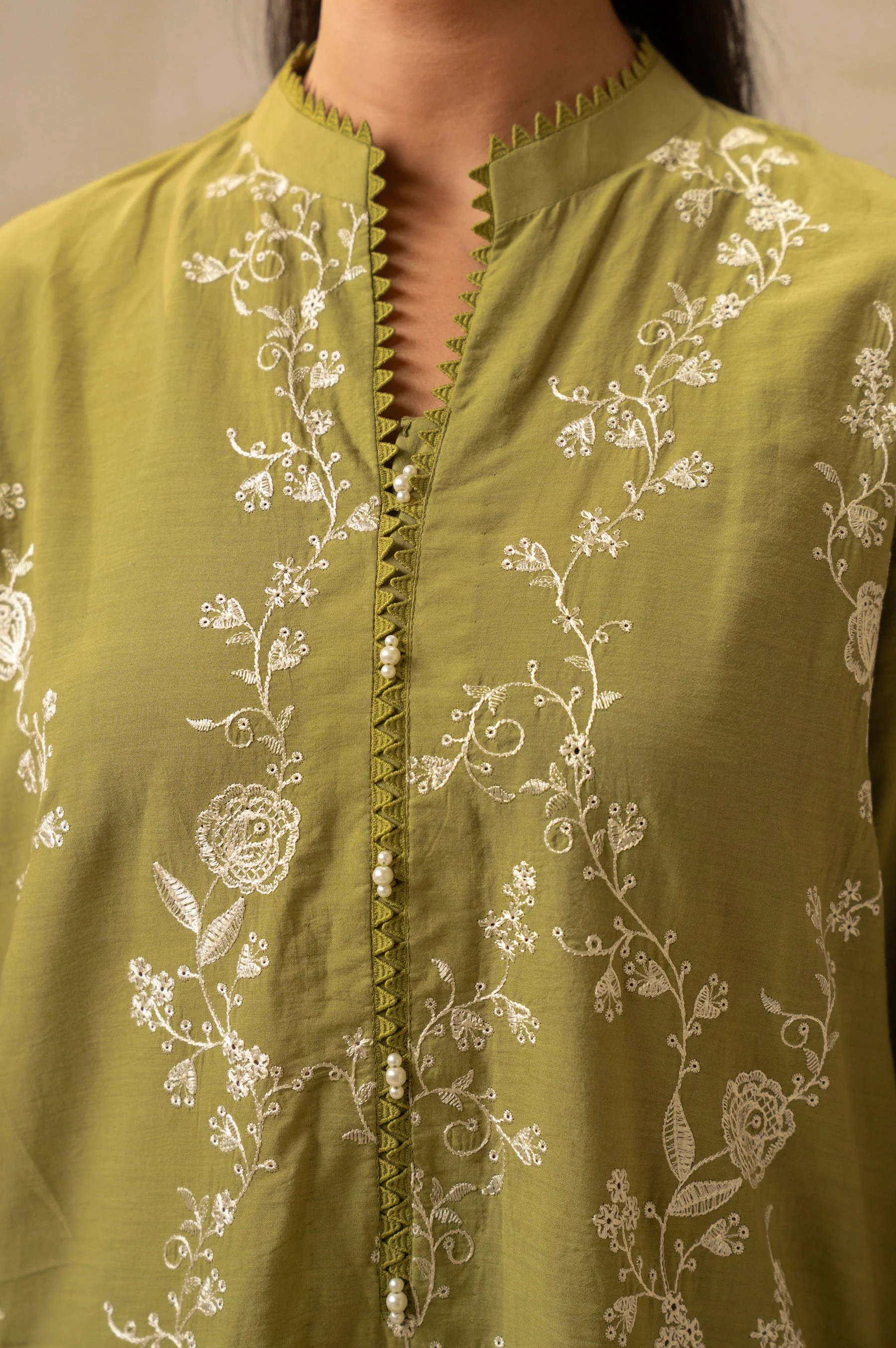 UNSTITCHED EMBROIDERED SUIT - Image 4