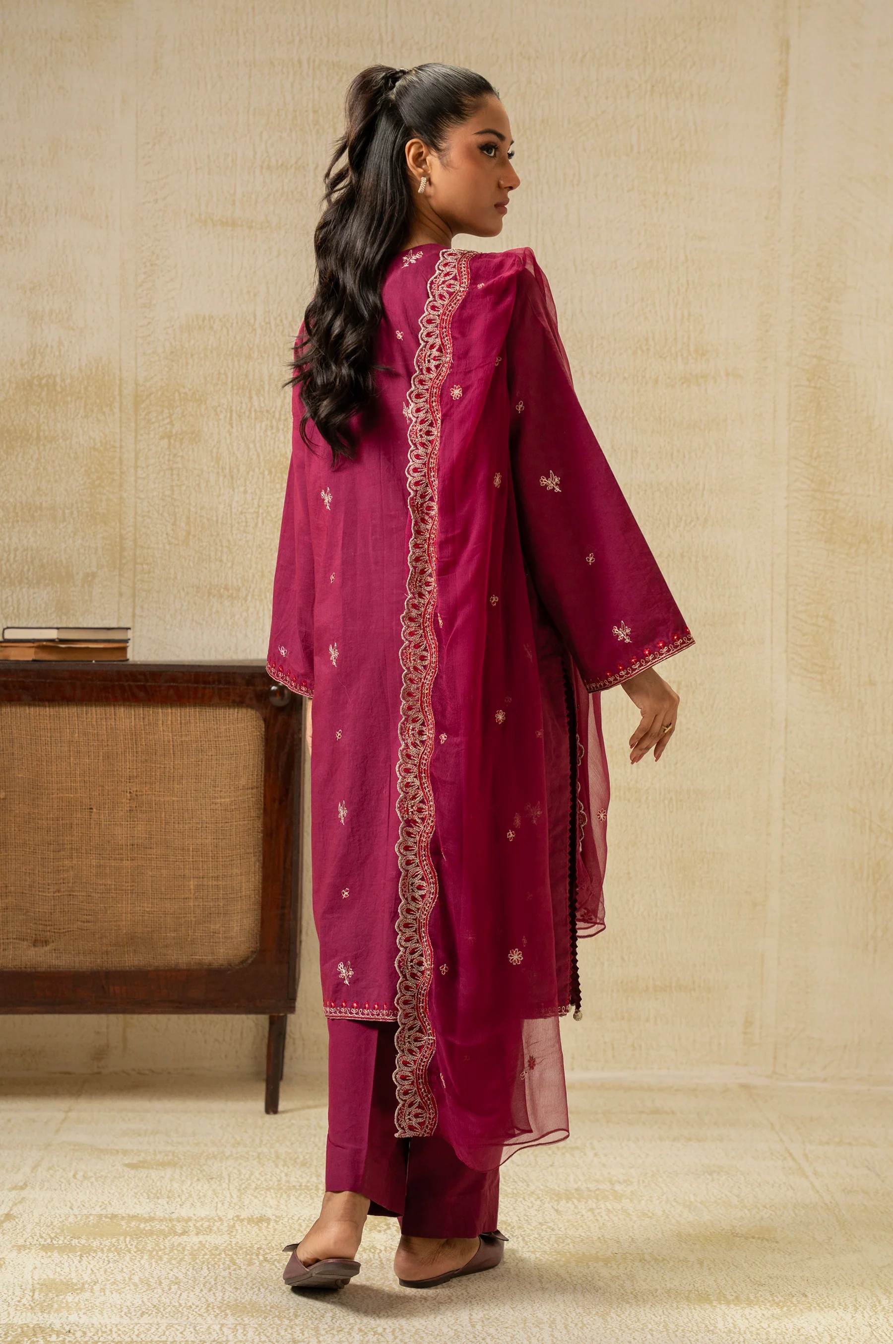 UNSTITCHED DYED EMBROIDERED SUIT - Image 3