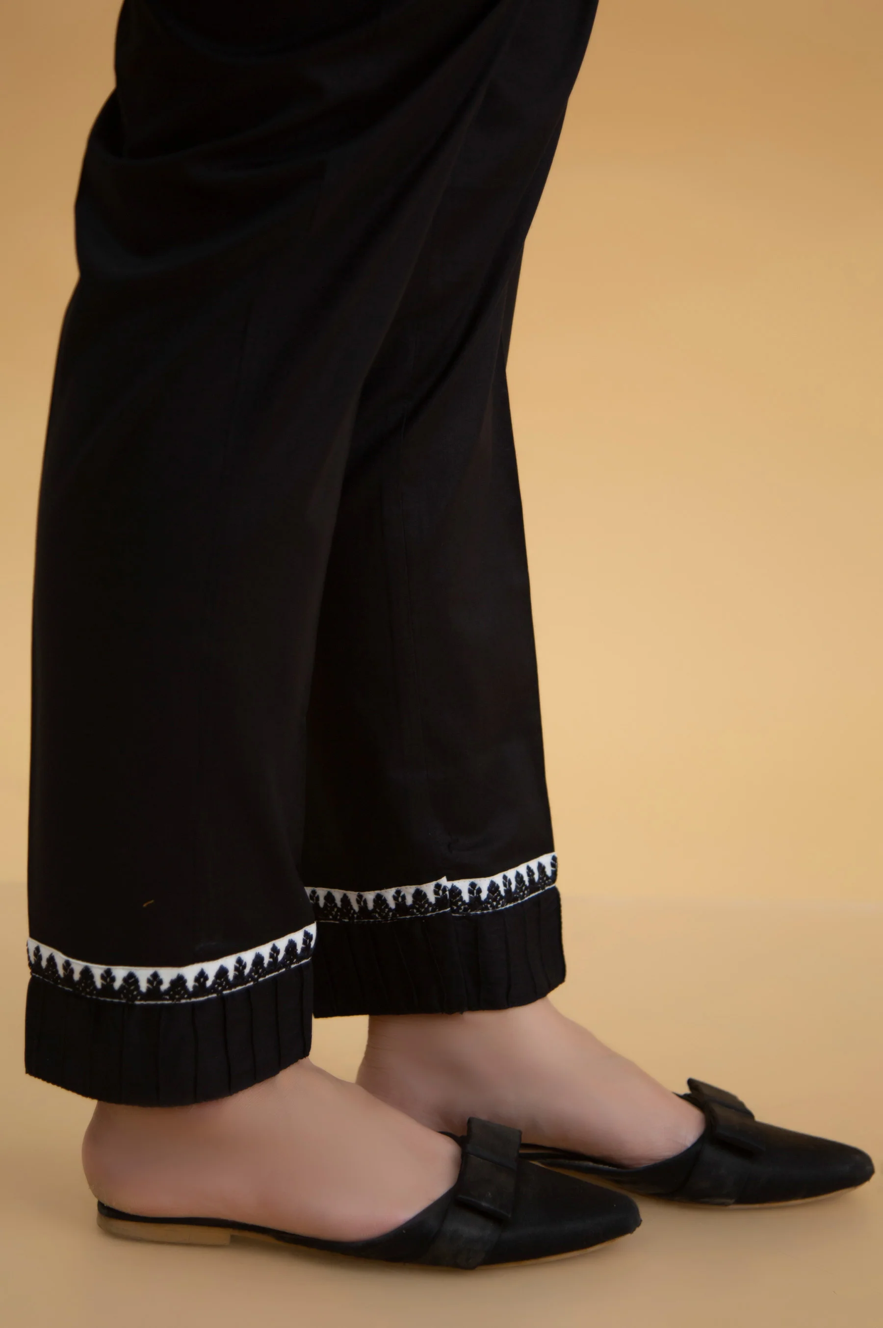 Basic Cambric Cigarette Pants - Black - Image 3