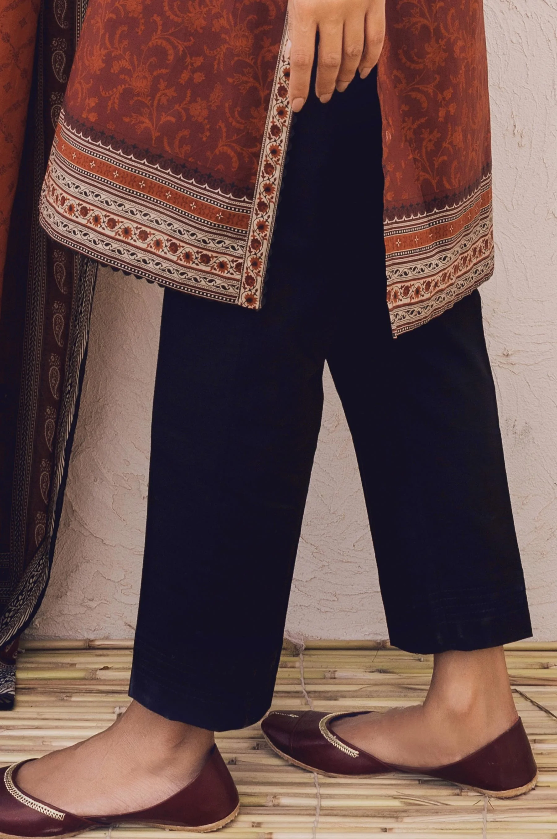 Basic Plain Cambric Cigarette Pants - Black - Image 3