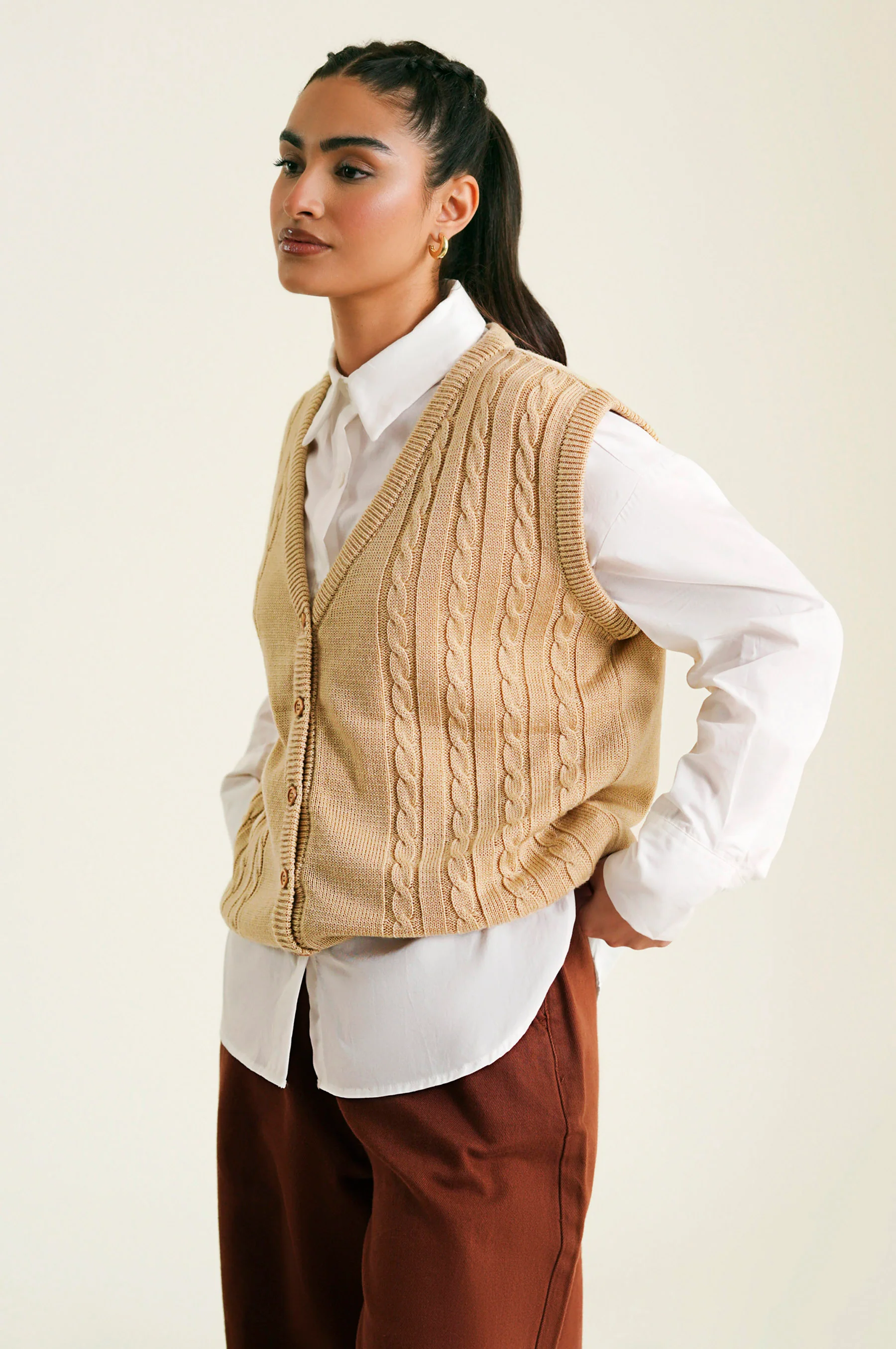 Button Down Sweater Sleeve Less - Image 2