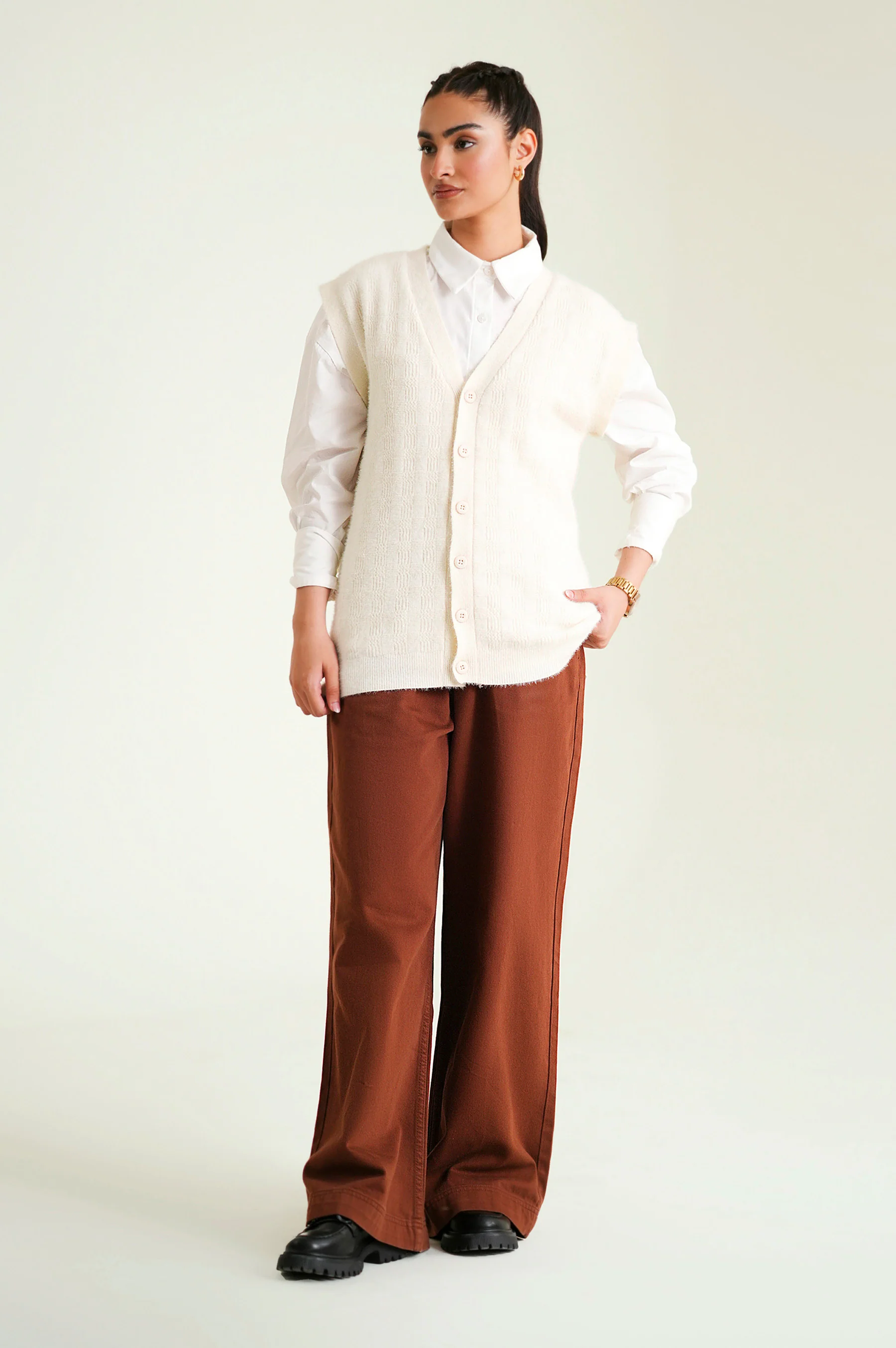 Button Down Sweater Sleeve Less - Image 5