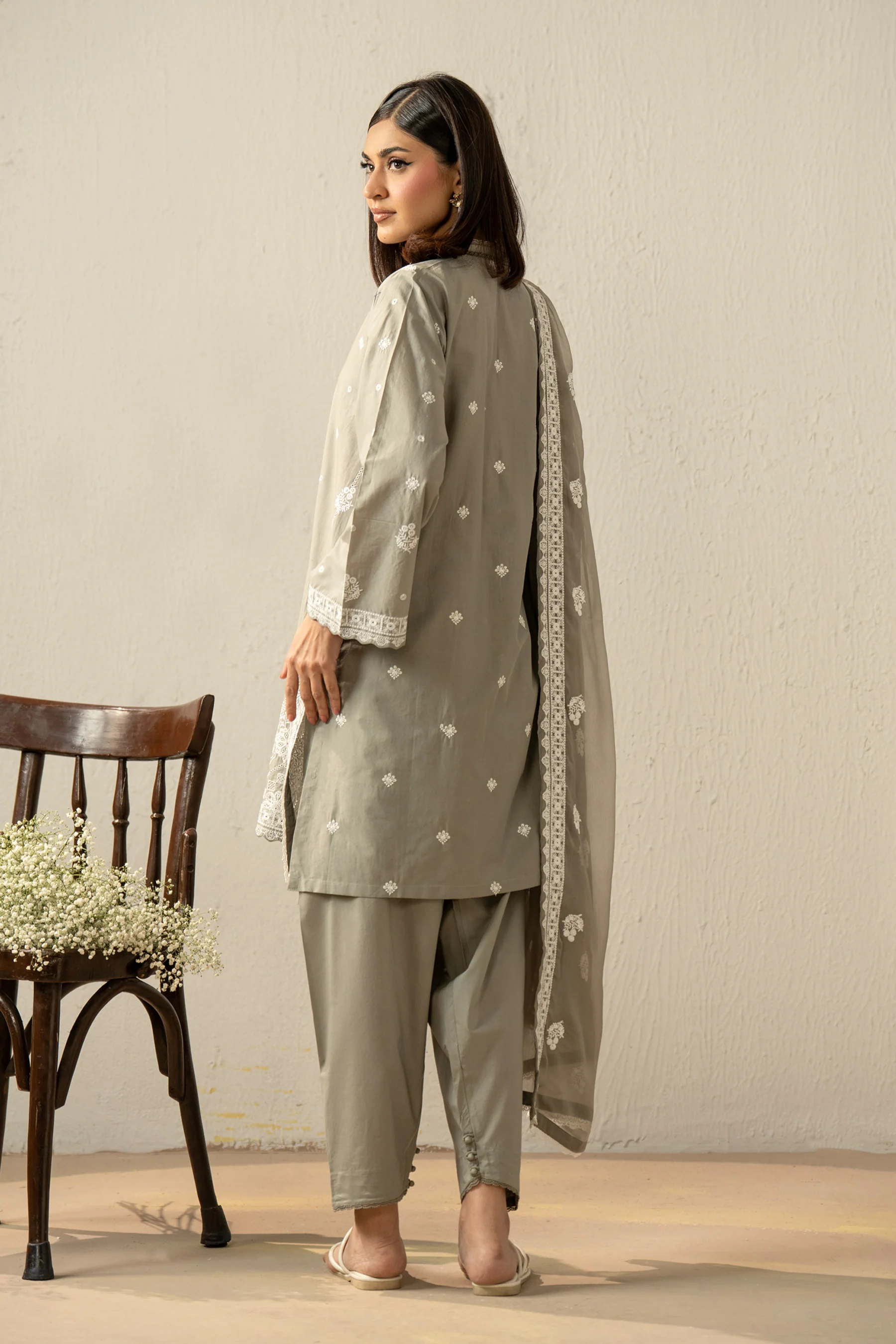 EMBROIDERED CHIKANKARI LAWN STITCHED 3 PIECE SUIT - Image 3