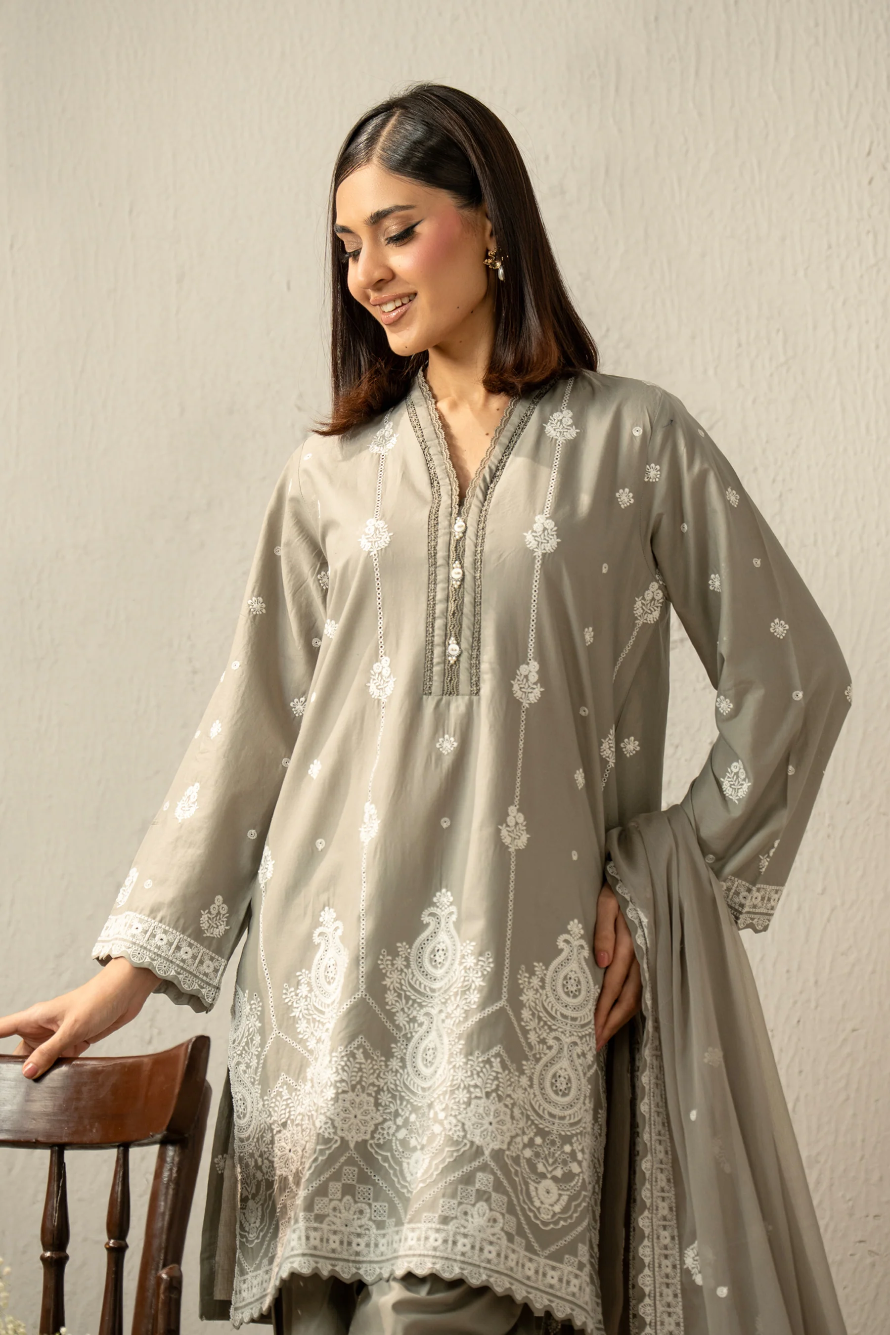 EMBROIDERED CHIKANKARI LAWN STITCHED 3 PIECE SUIT - Image 5