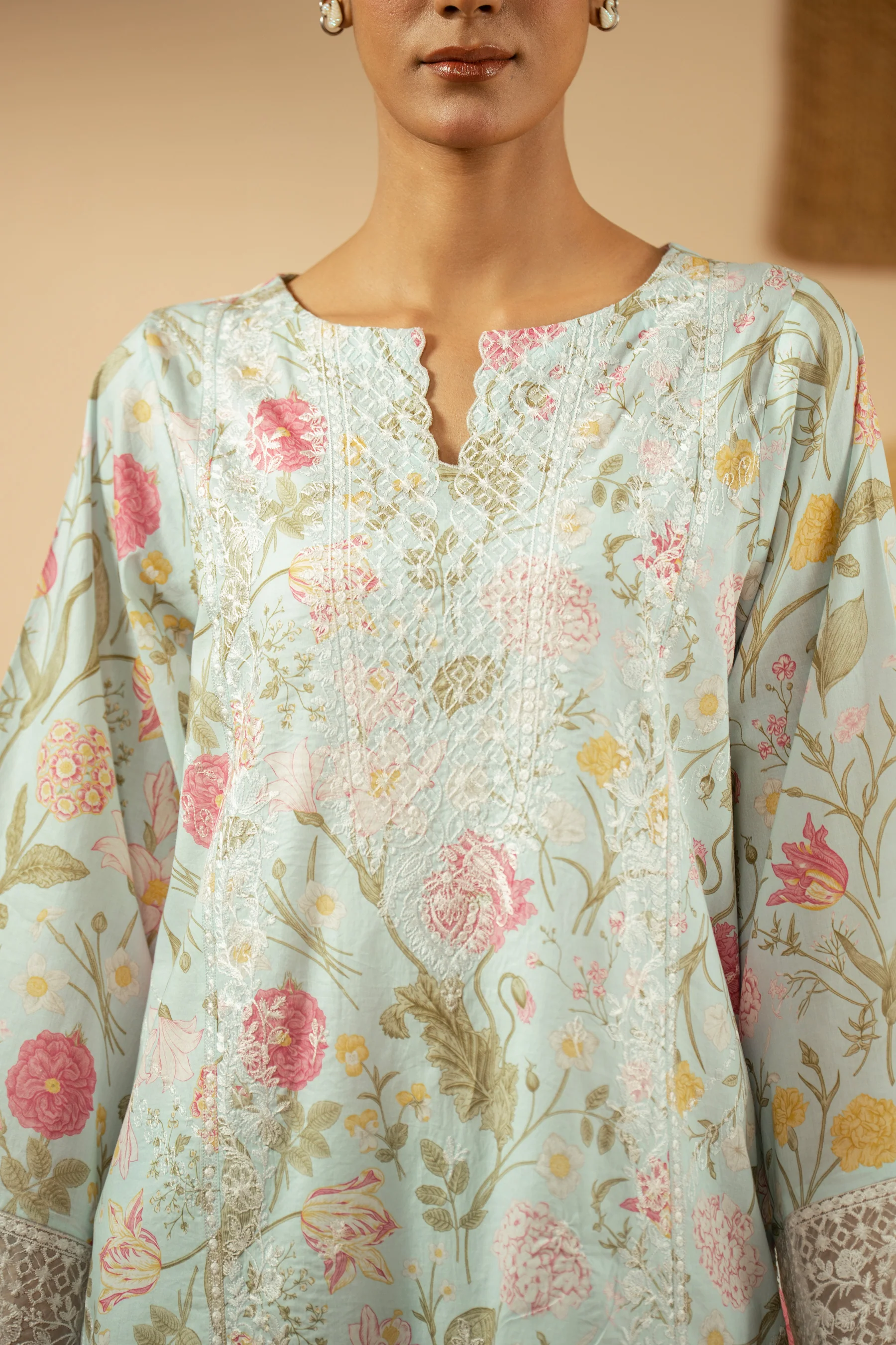 EMBROIDERED LAWN STITCHED 3 PIECE SUIT - Image 2