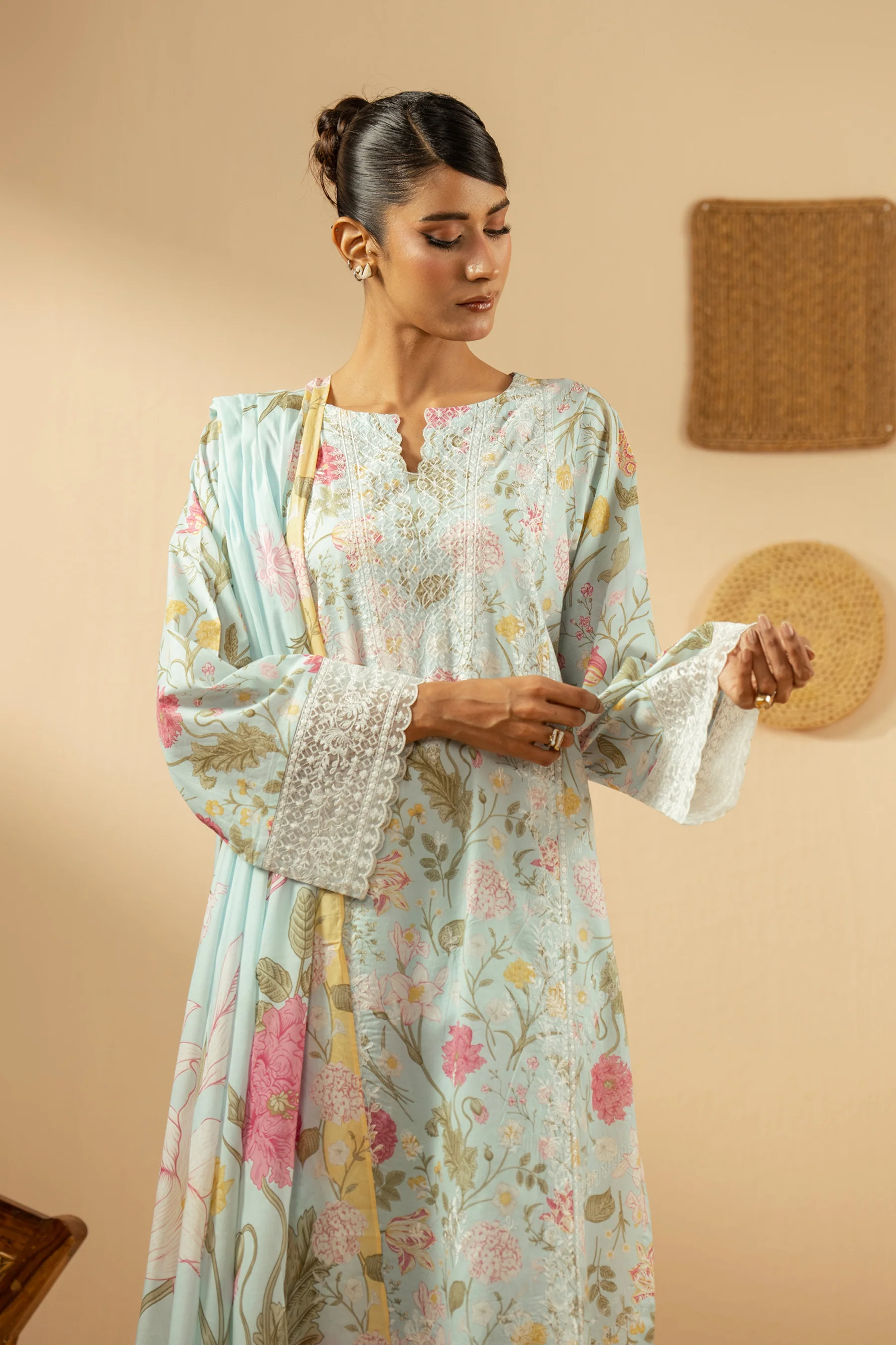 EMBROIDERED LAWN STITCHED 3 PIECE SUIT - Image 4