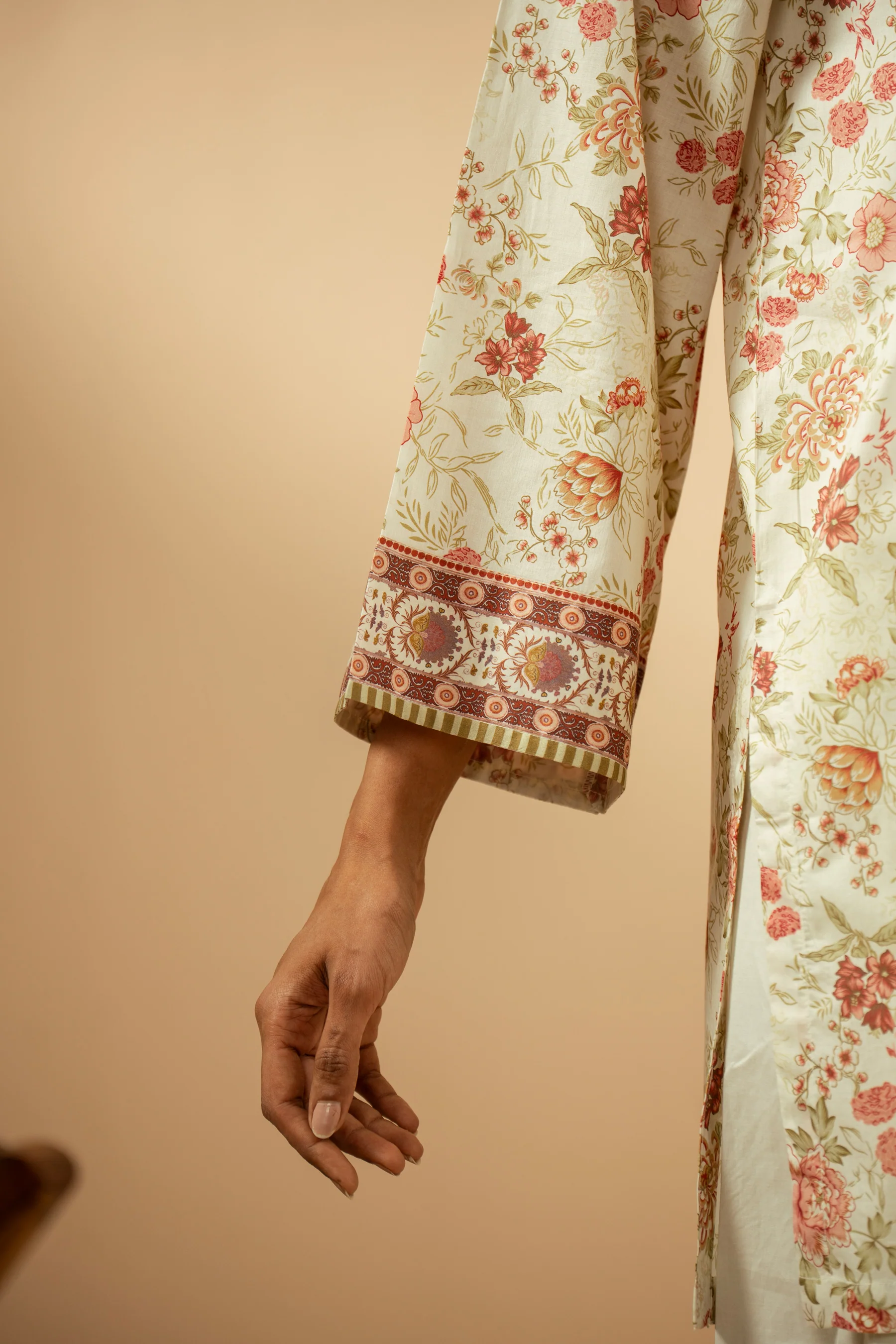PRINTED LAWN STITCHED 3 PIECE SUIT - Image 3