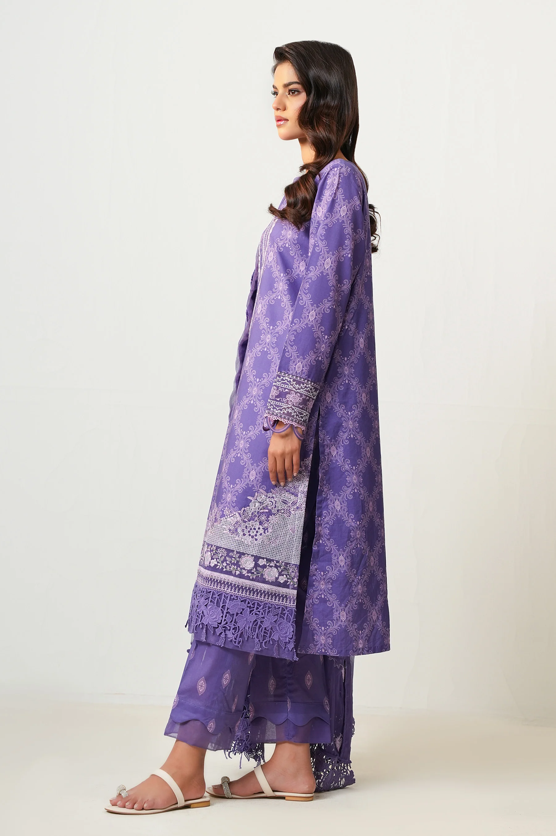 UNSTITCHED EMBROIDERED LAWN SHIRT - Image 3