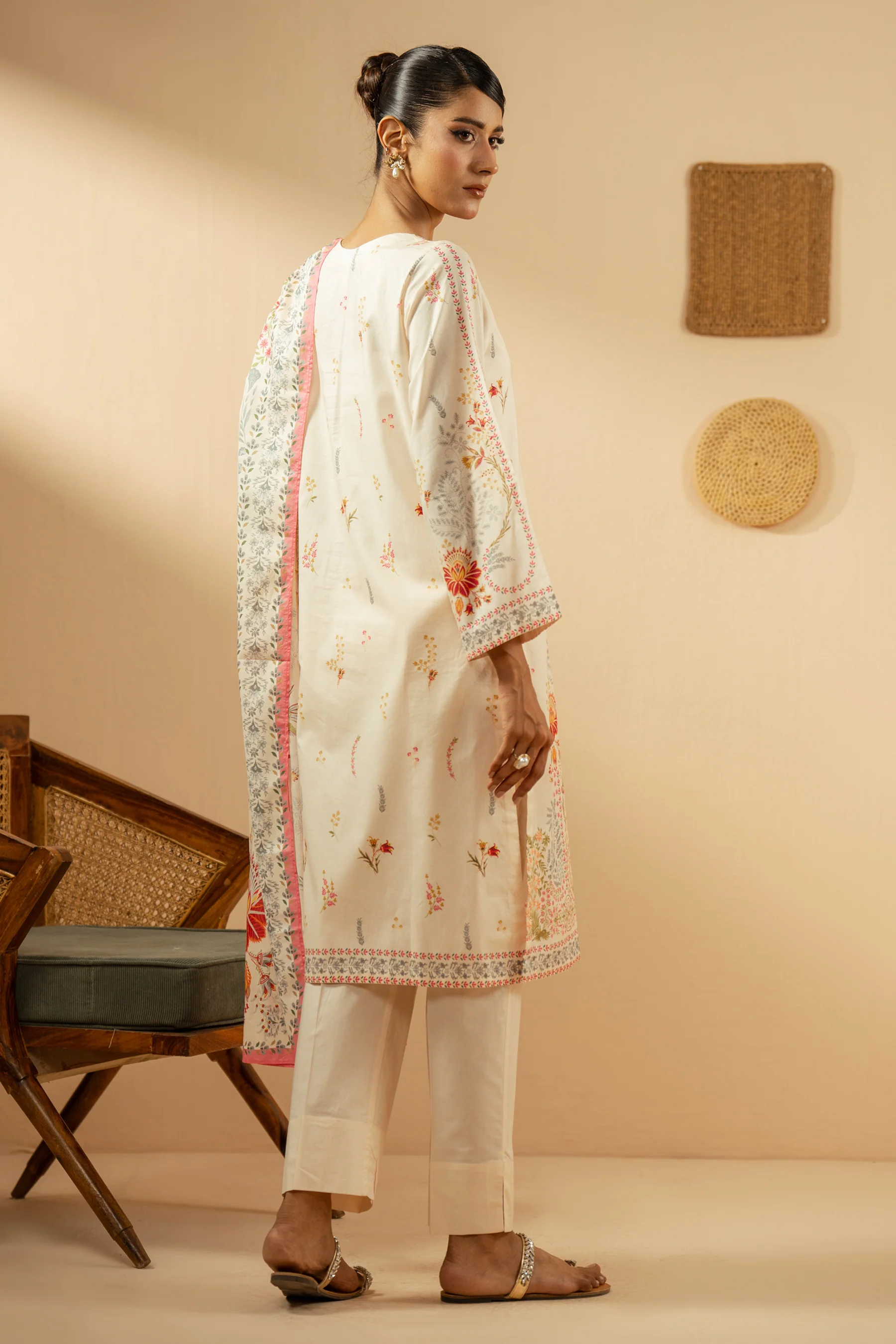 PRINTED LAWN STITCHED 3 PIECE SUIT - Image 2