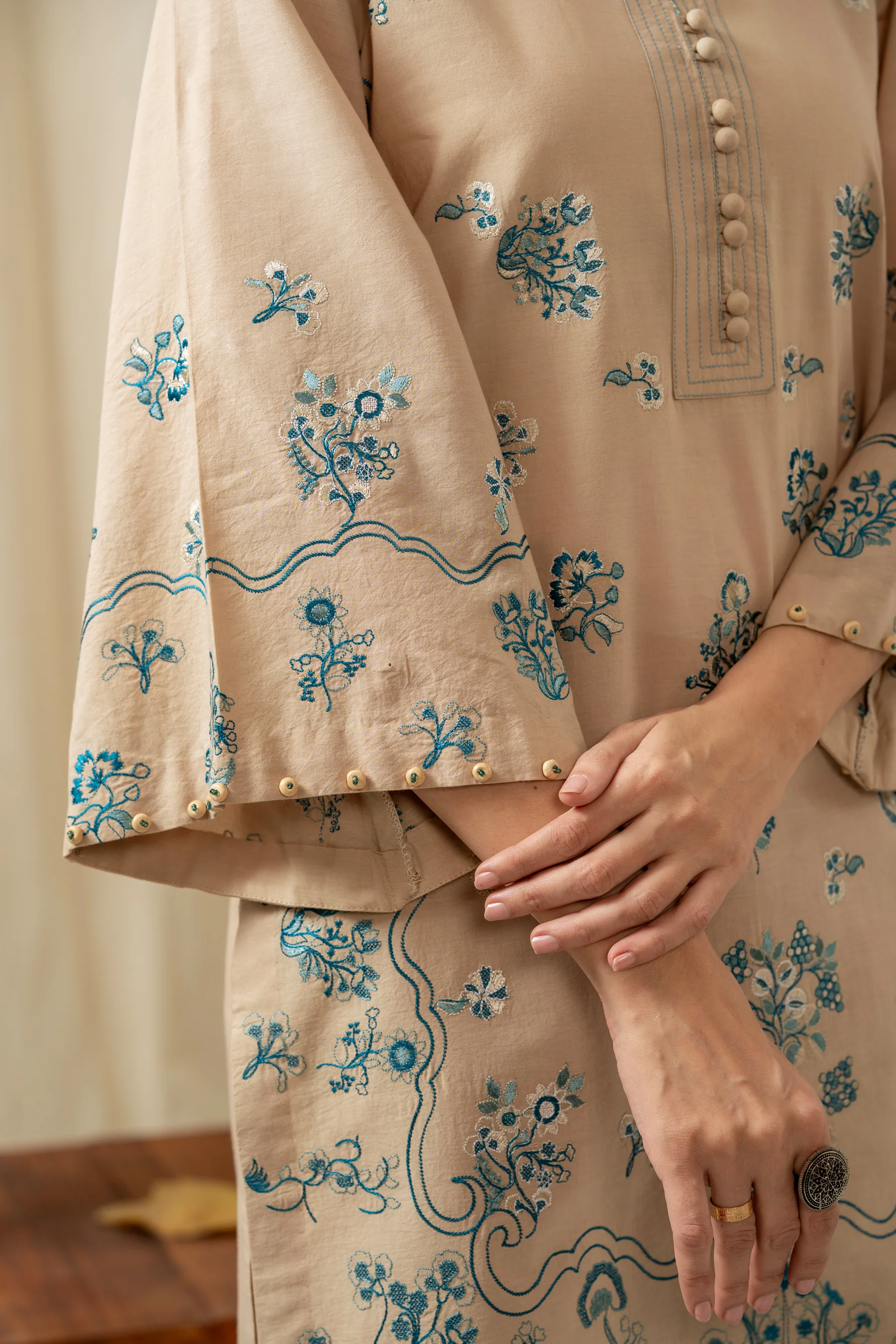EMBROIDERED CAMBRIC STITCHED SHIRT BOTTOM - Image 3