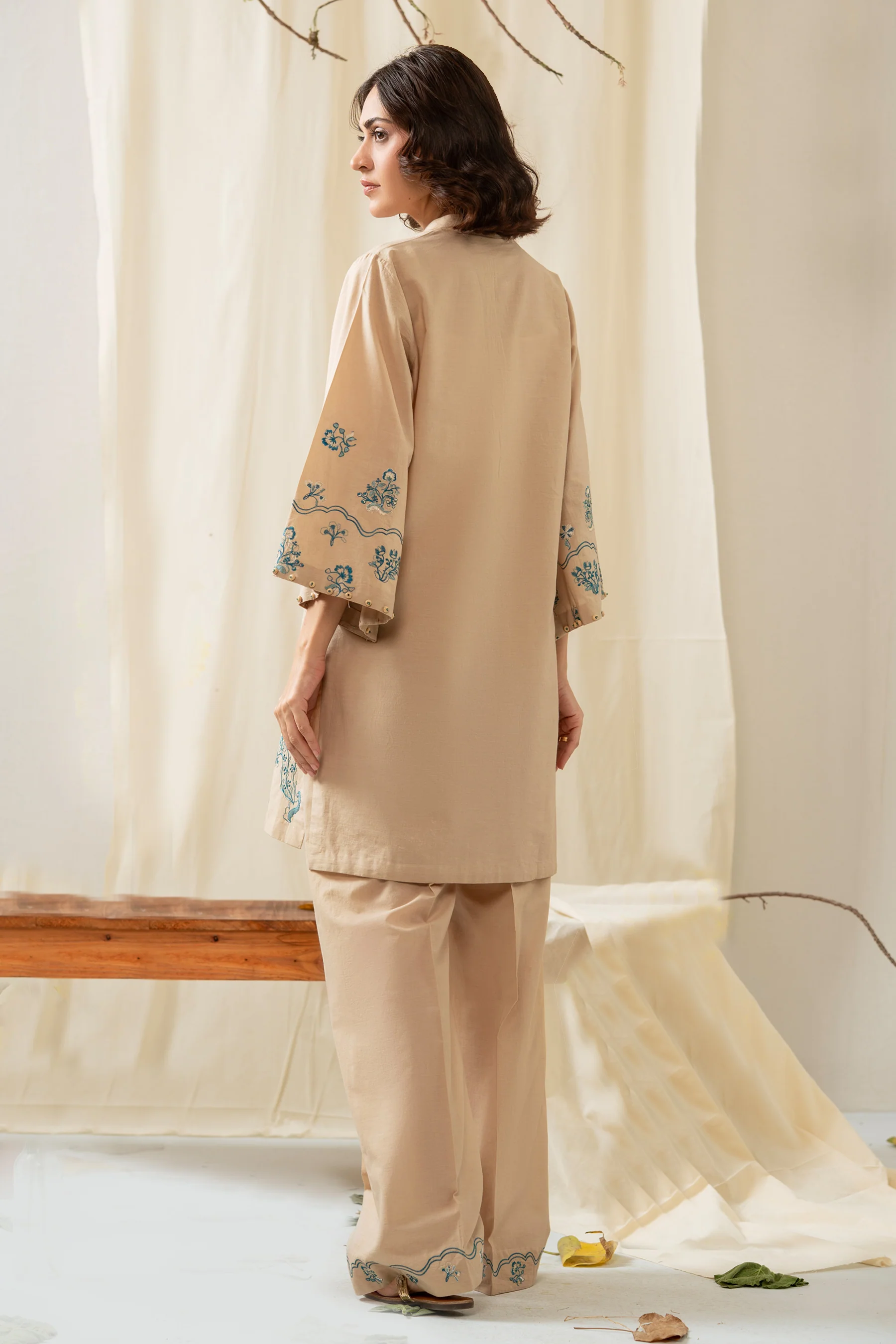 EMBROIDERED CAMBRIC STITCHED SHIRT BOTTOM - Image 4