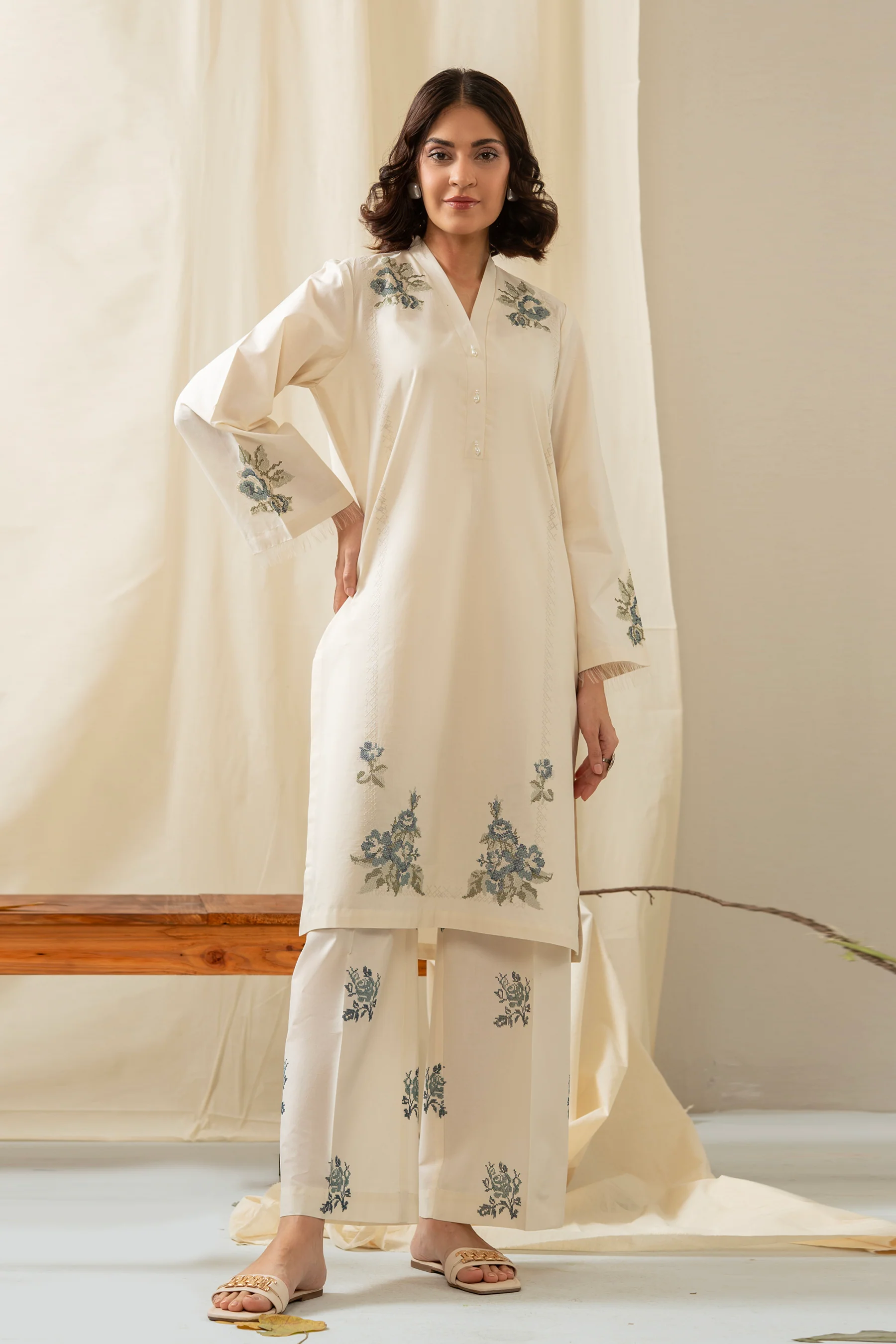 EMBROIDERED CAMBRIC STITCHED SHIRT BOTTOM