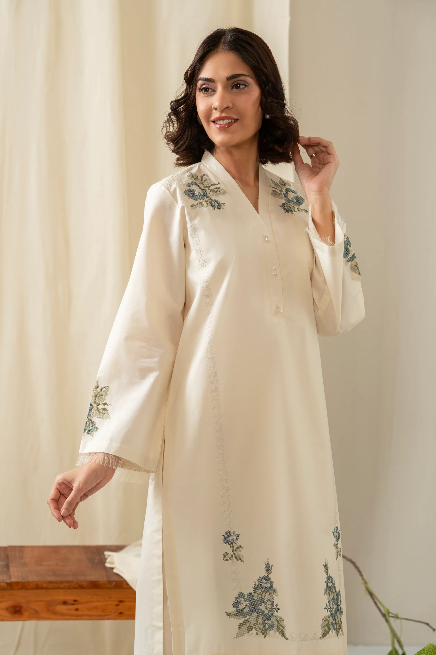 EMBROIDERED CAMBRIC STITCHED SHIRT BOTTOM - Image 6