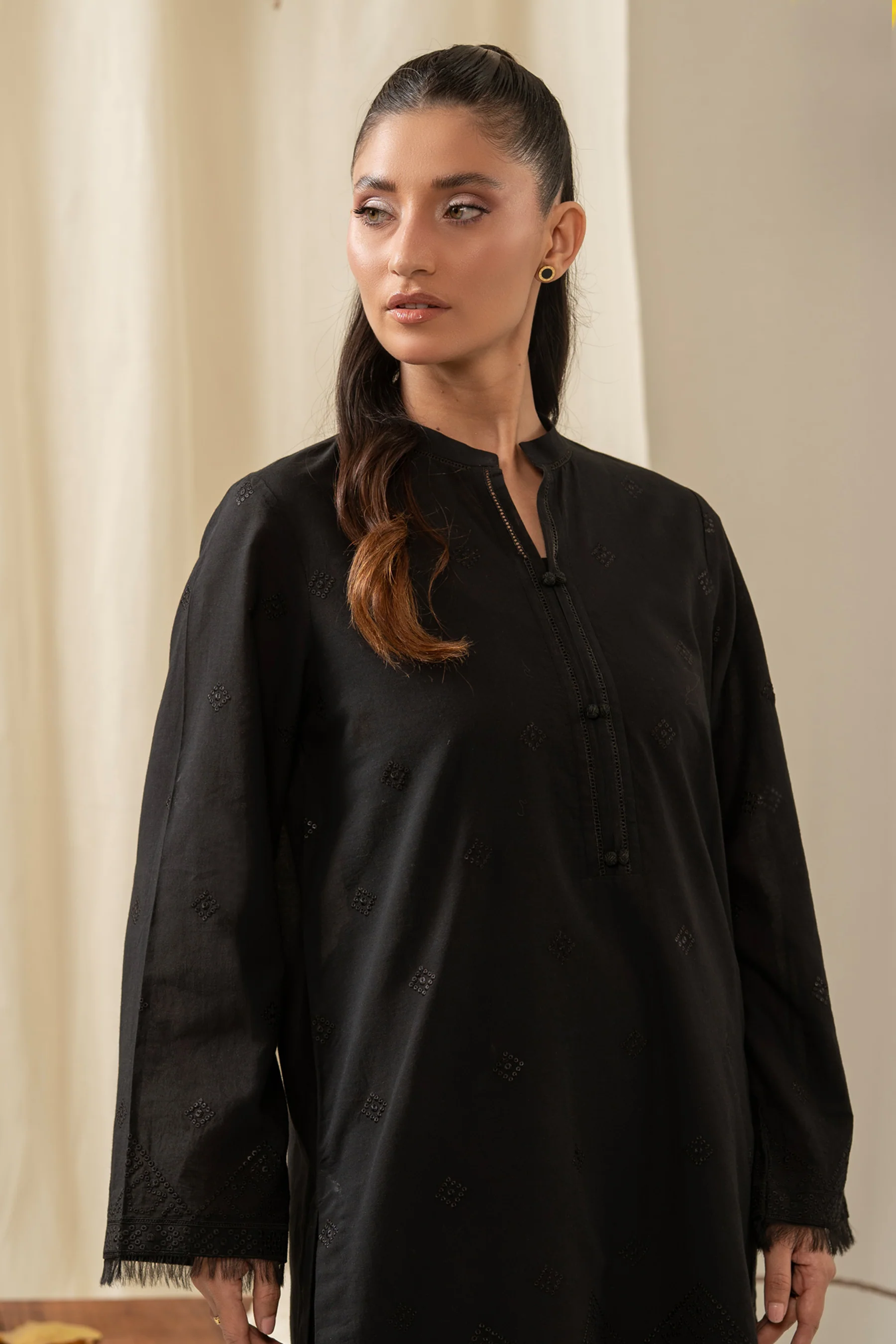 EMBROIDERED CAMBRIC STITCHED SHIRT BOTTOM - Image 3