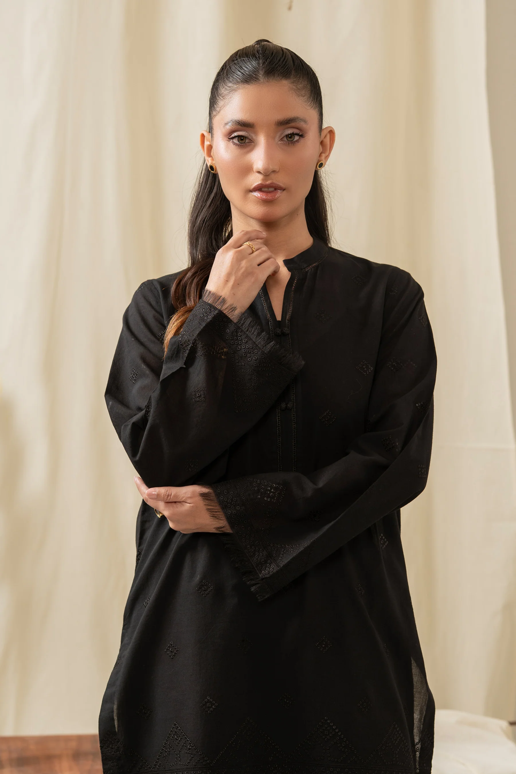 EMBROIDERED CAMBRIC STITCHED SHIRT BOTTOM - Image 5