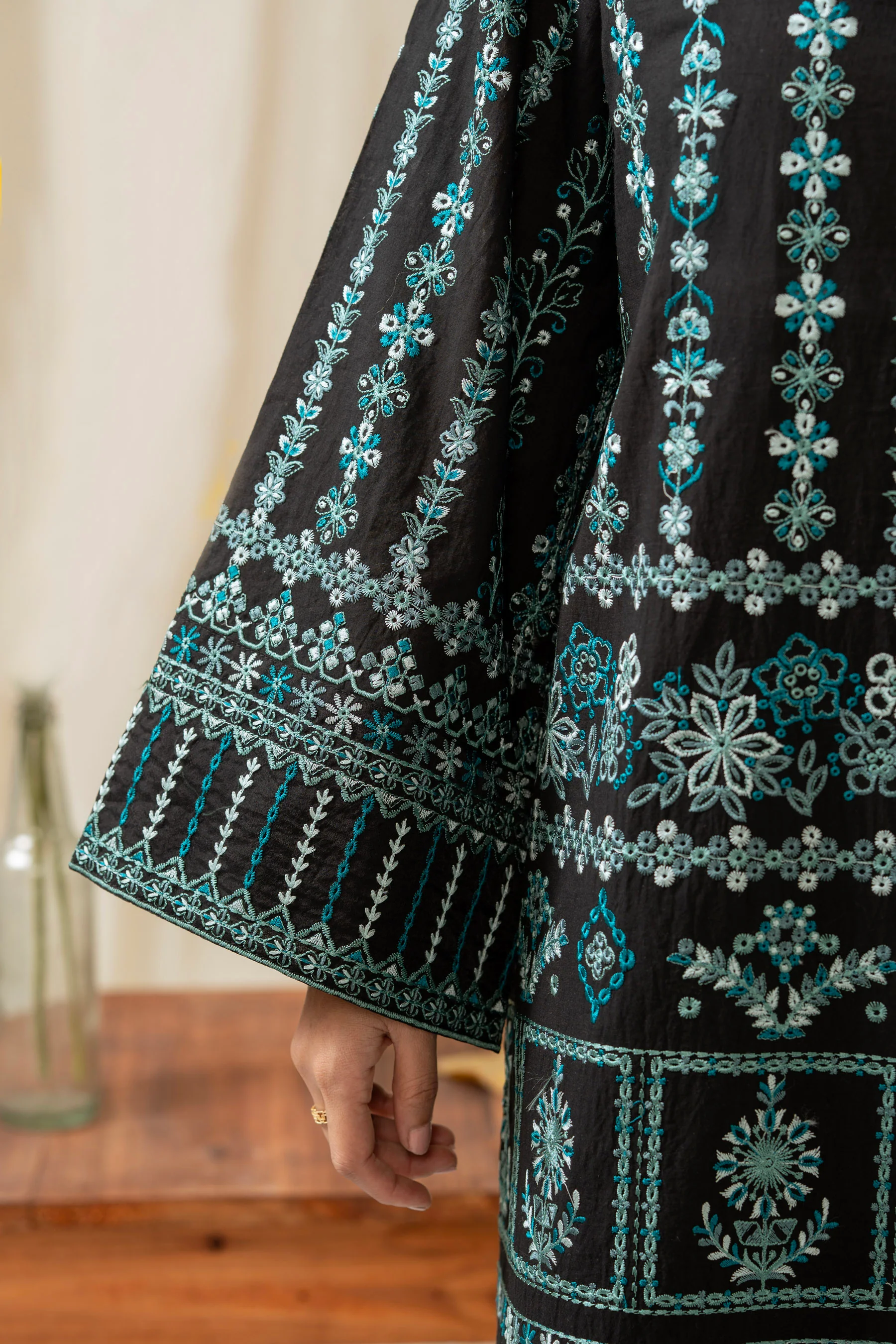 EMBROIDERED CAMBRIC STITCHED SHIRT BOTTOM - Image 3