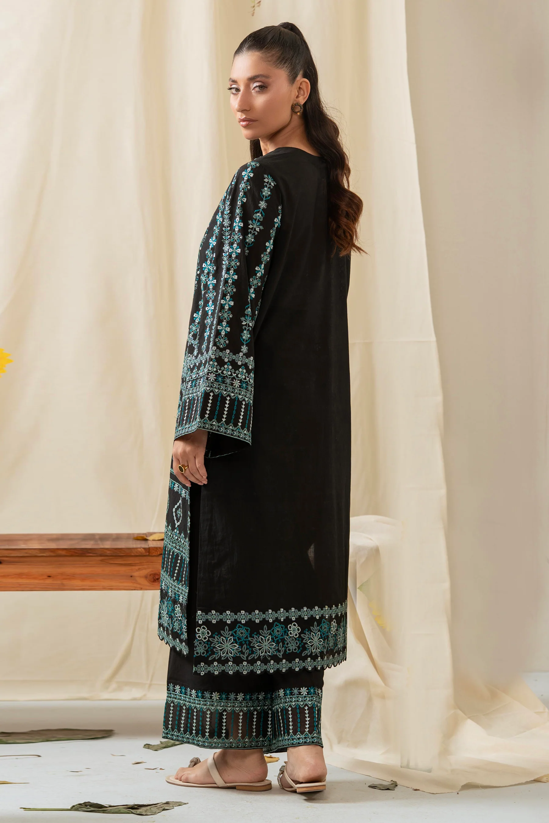 EMBROIDERED CAMBRIC STITCHED SHIRT BOTTOM - Image 4