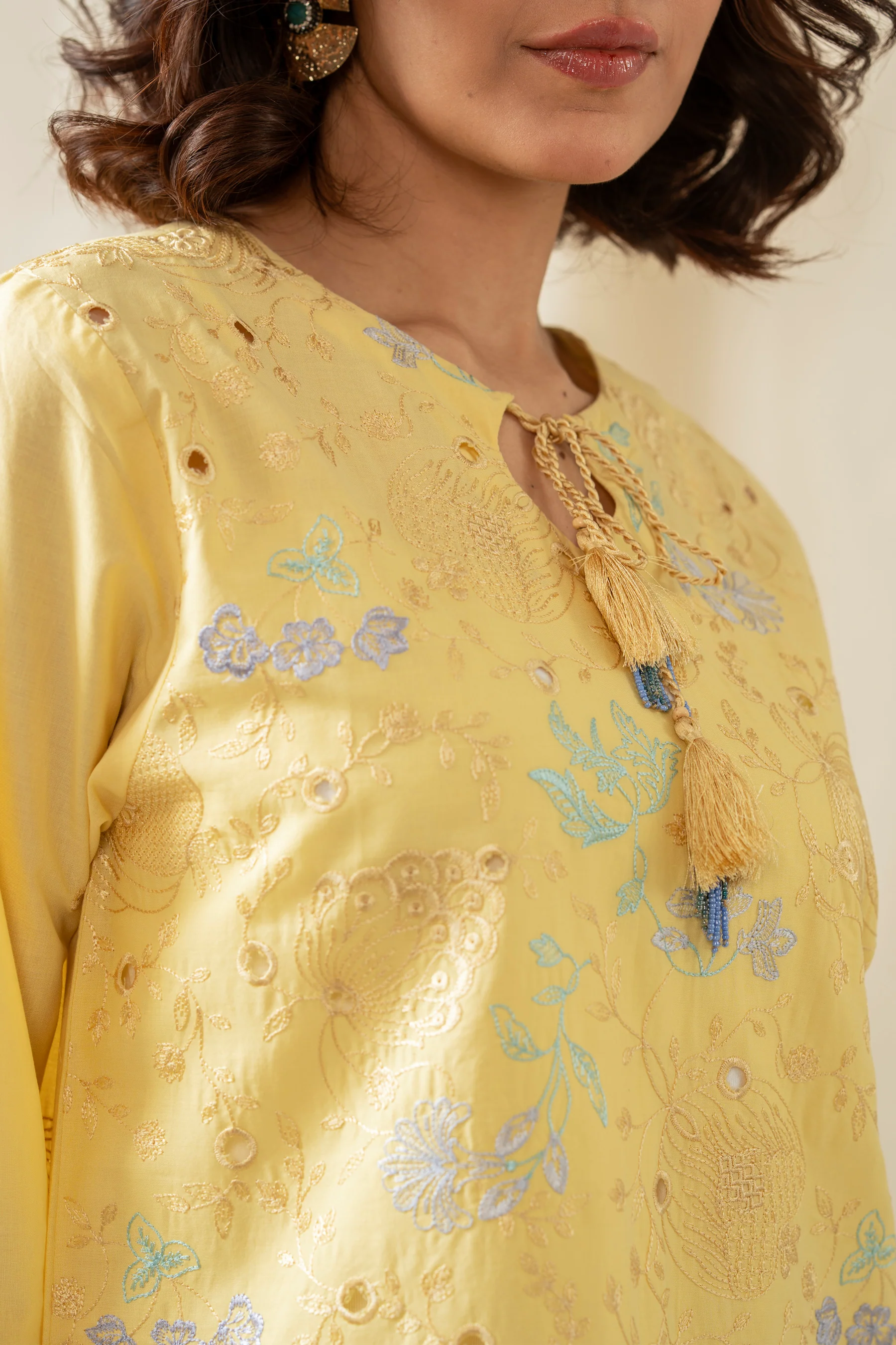 EMBROIDERED LAWN STITCHED 3 PIECE SUIT (FACTORY E-OUTLET) - Image 2
