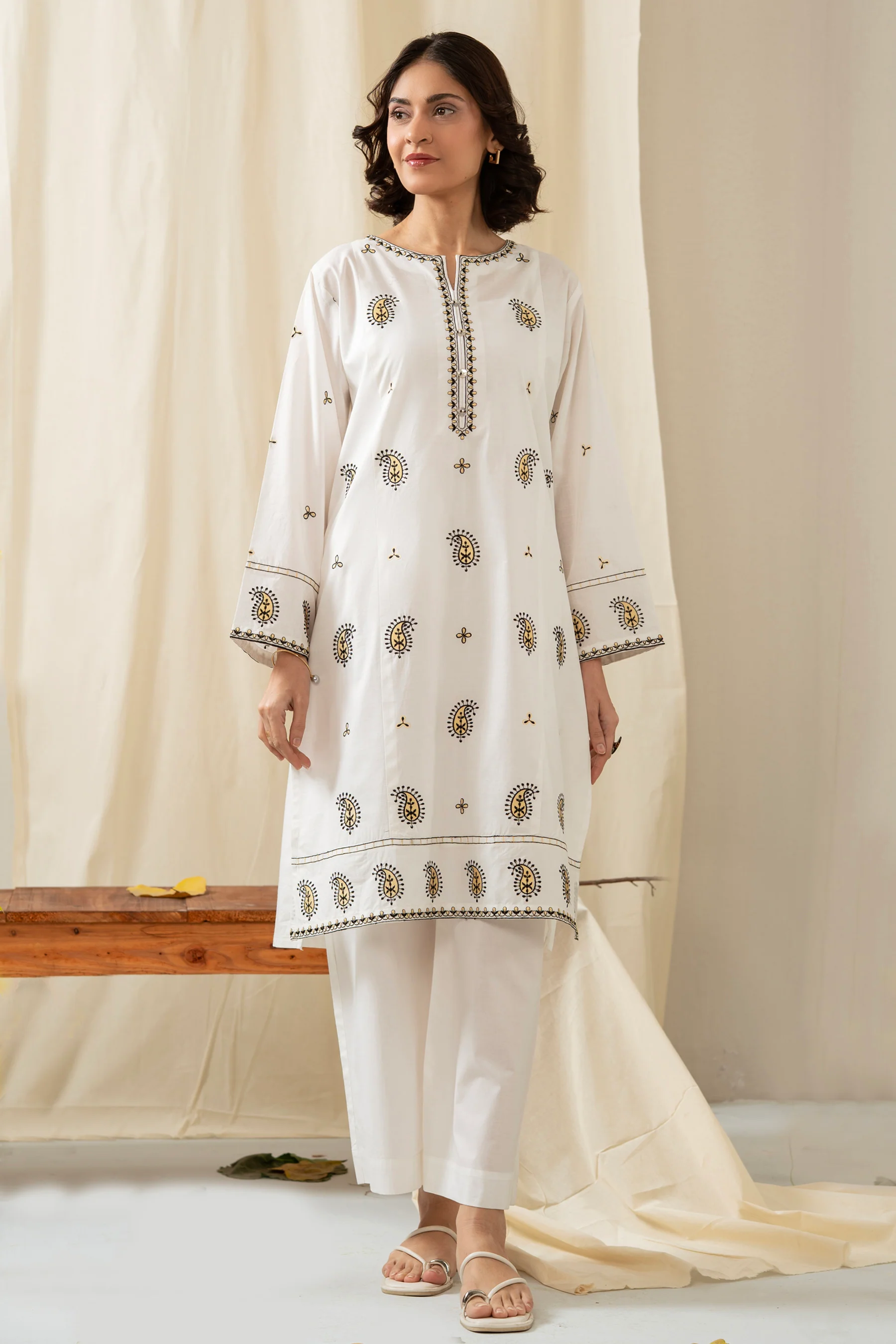 EMBROIDERED SLUB STITCHED 2 PIECE SUIT (FACTORY E-OUTLET)