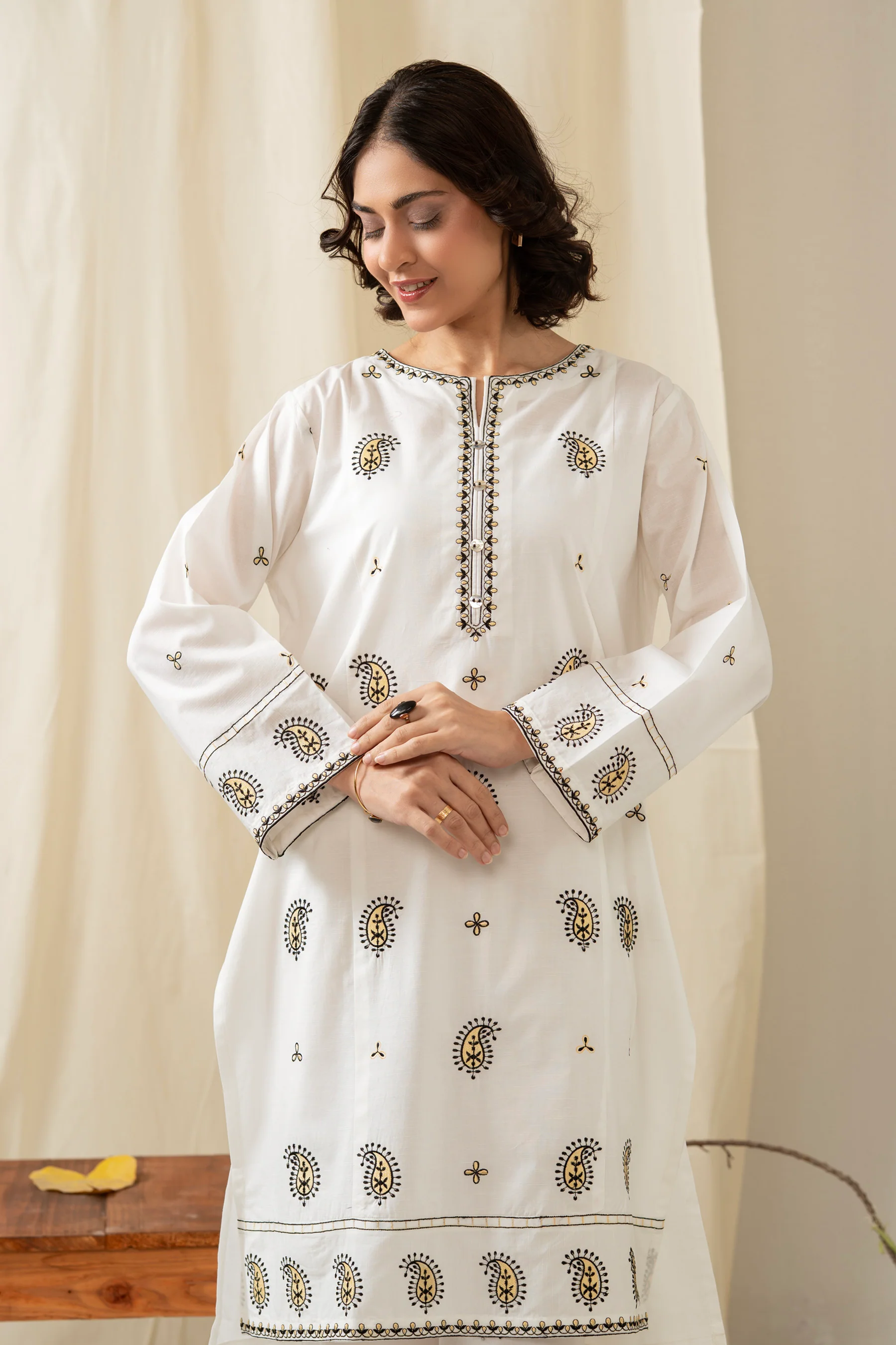 EMBROIDERED SLUB STITCHED 2 PIECE SUIT (FACTORY E-OUTLET) - Image 5