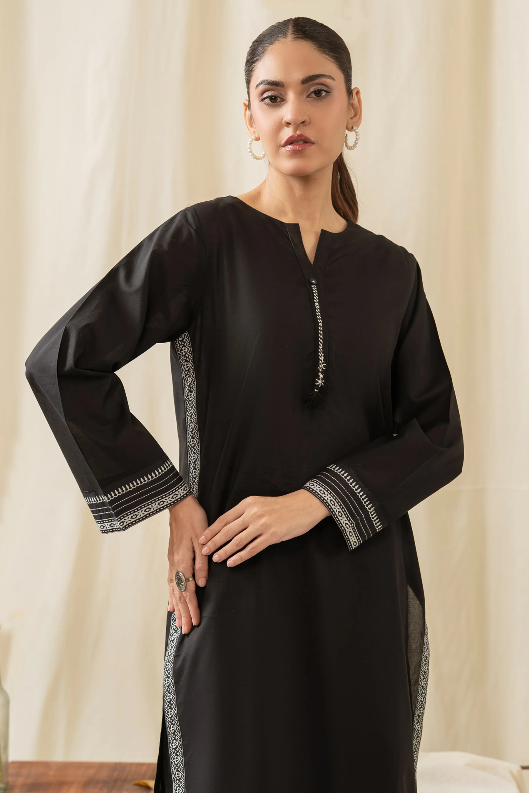 PRINTED LAWN STITCHED 2 PIECE SUIT - Image 4