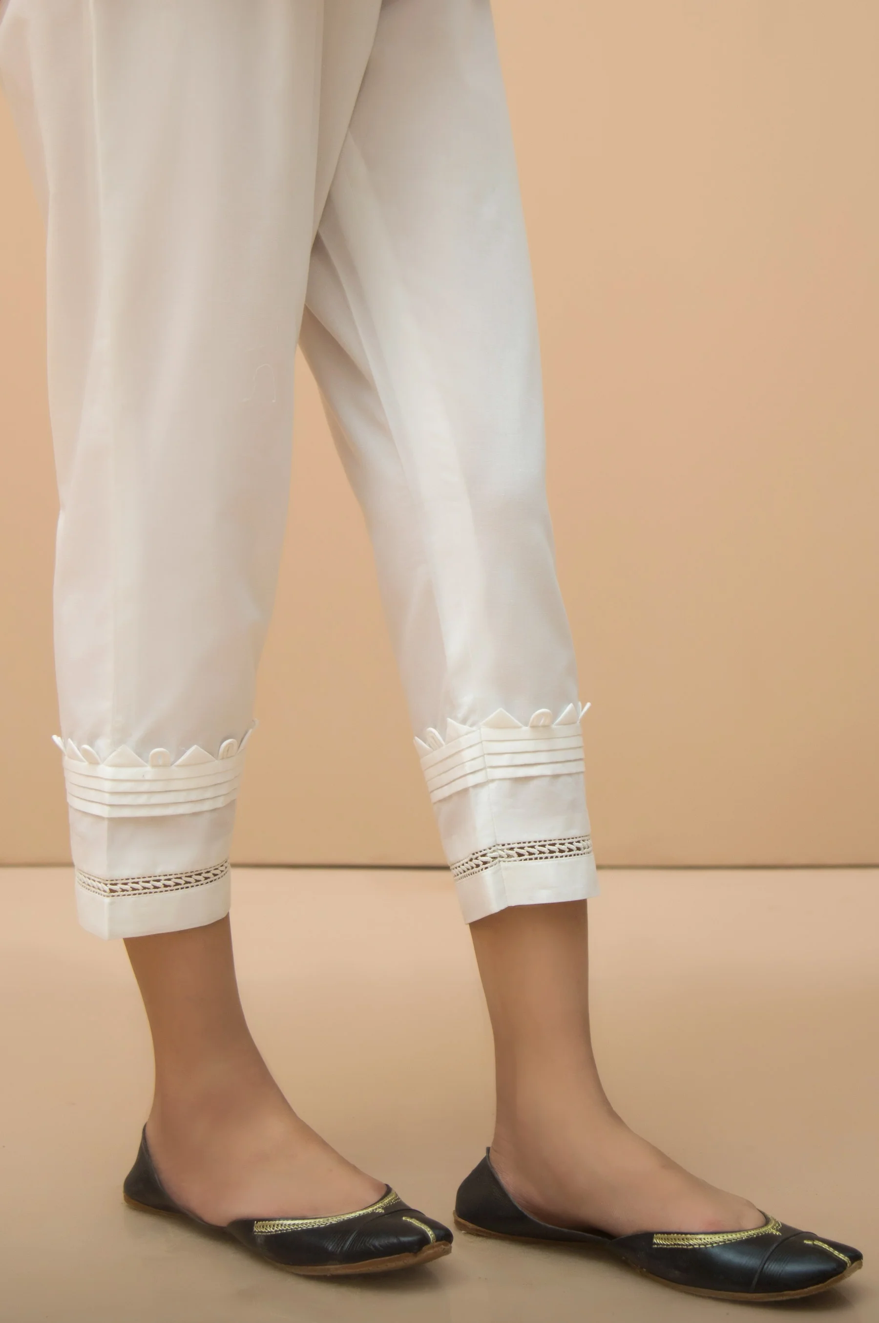 Embellished Capri Pants - White - Image 4