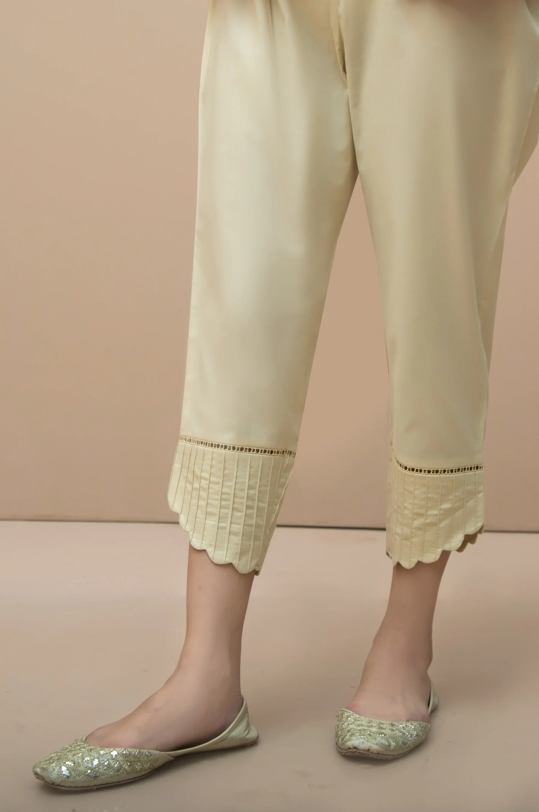 Embellished cigarette Pants  - Beige - Image 3