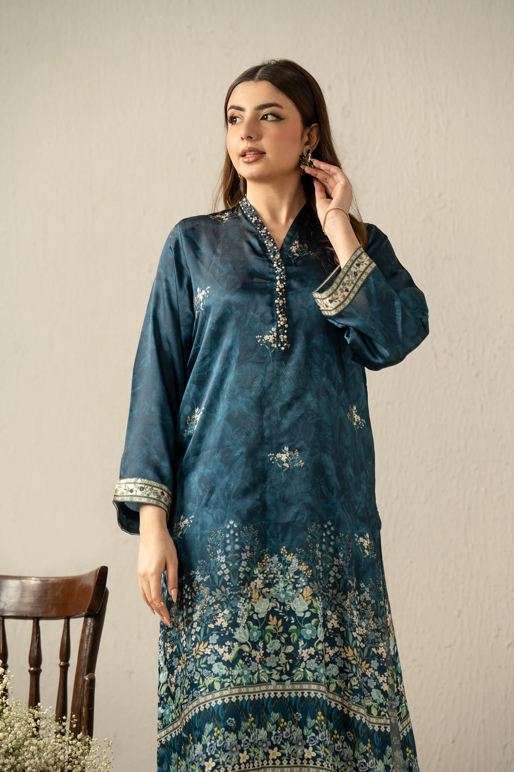 EMBELLISHED SILK STITCHED 2 PIECE SUIT - Image 3