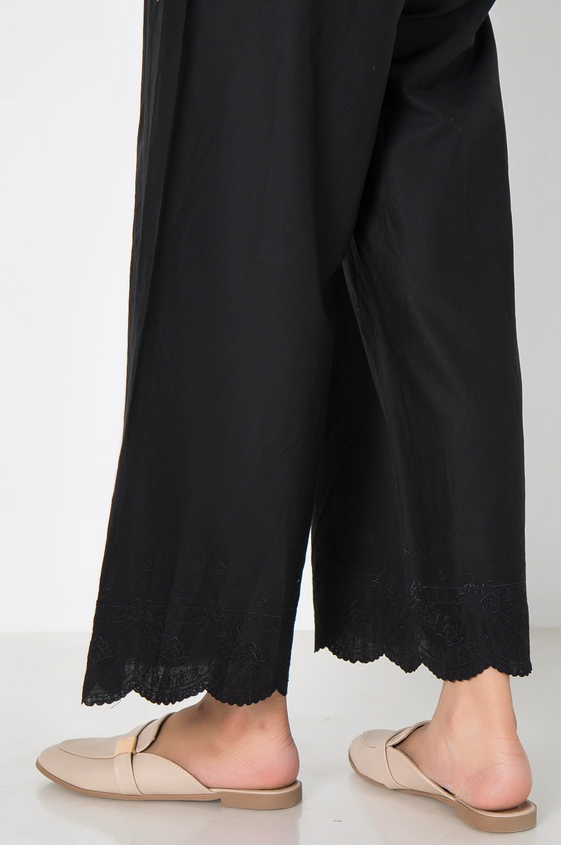 Embroidered Cambric Culotte Pants - Black - Image 2