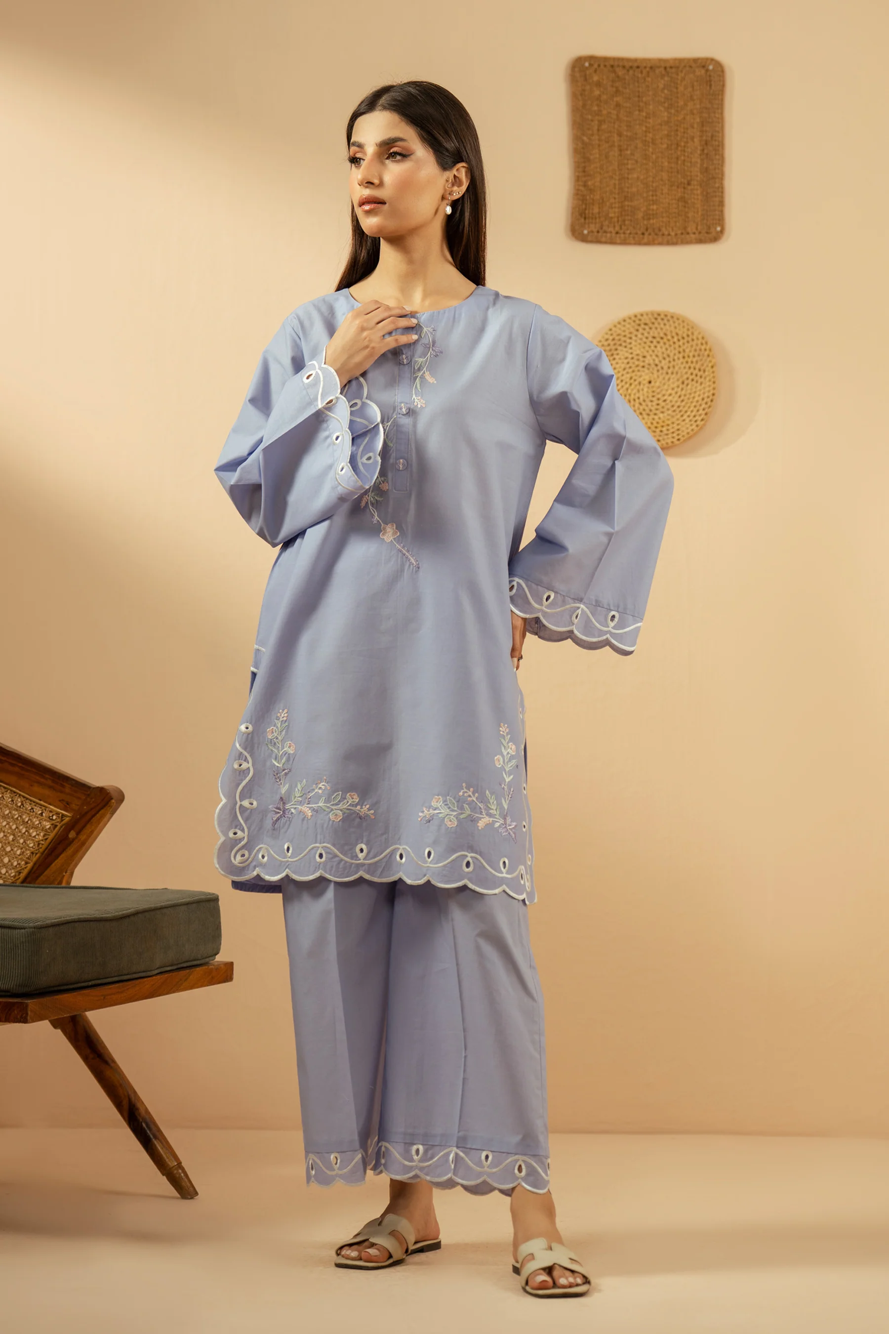EMBROIDERED CAMBRIC STITCHED 2 PIECE SUIT - Image 4