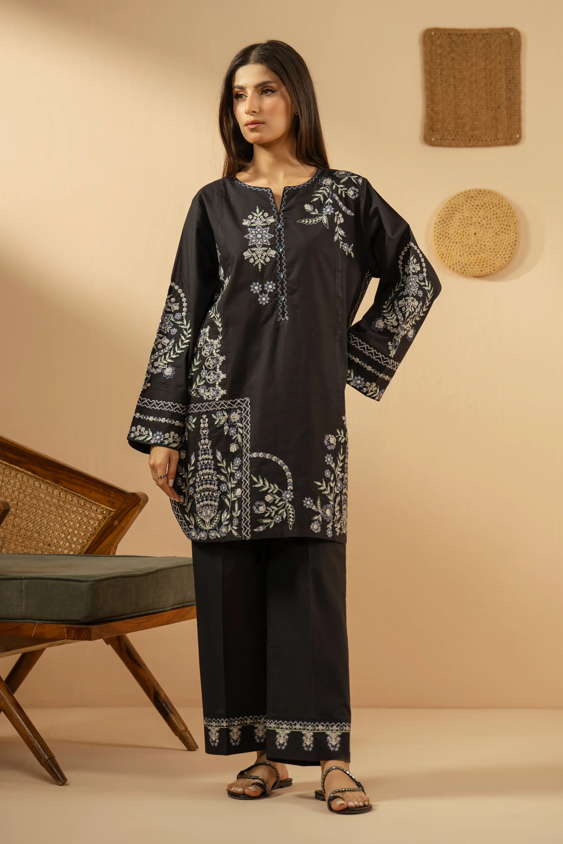 EMBROIDERED CAMBRIC STITCHED 2 PIECE SUIT - Image 4