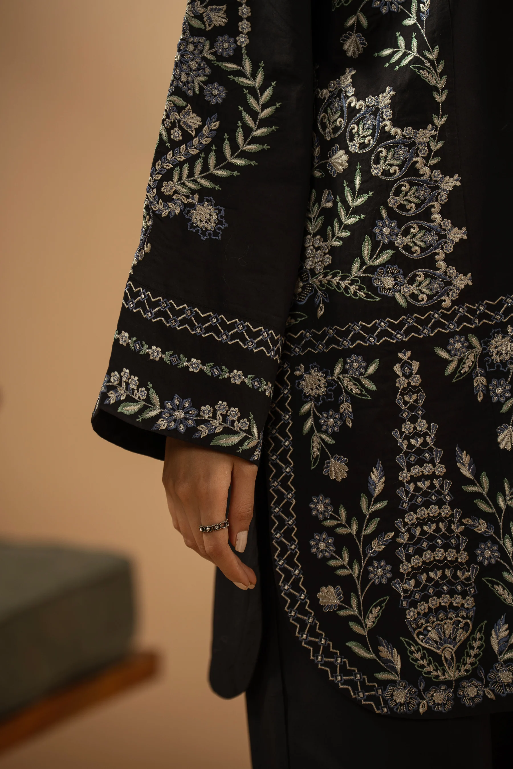 EMBROIDERED CAMBRIC STITCHED 2 PIECE SUIT - Image 7
