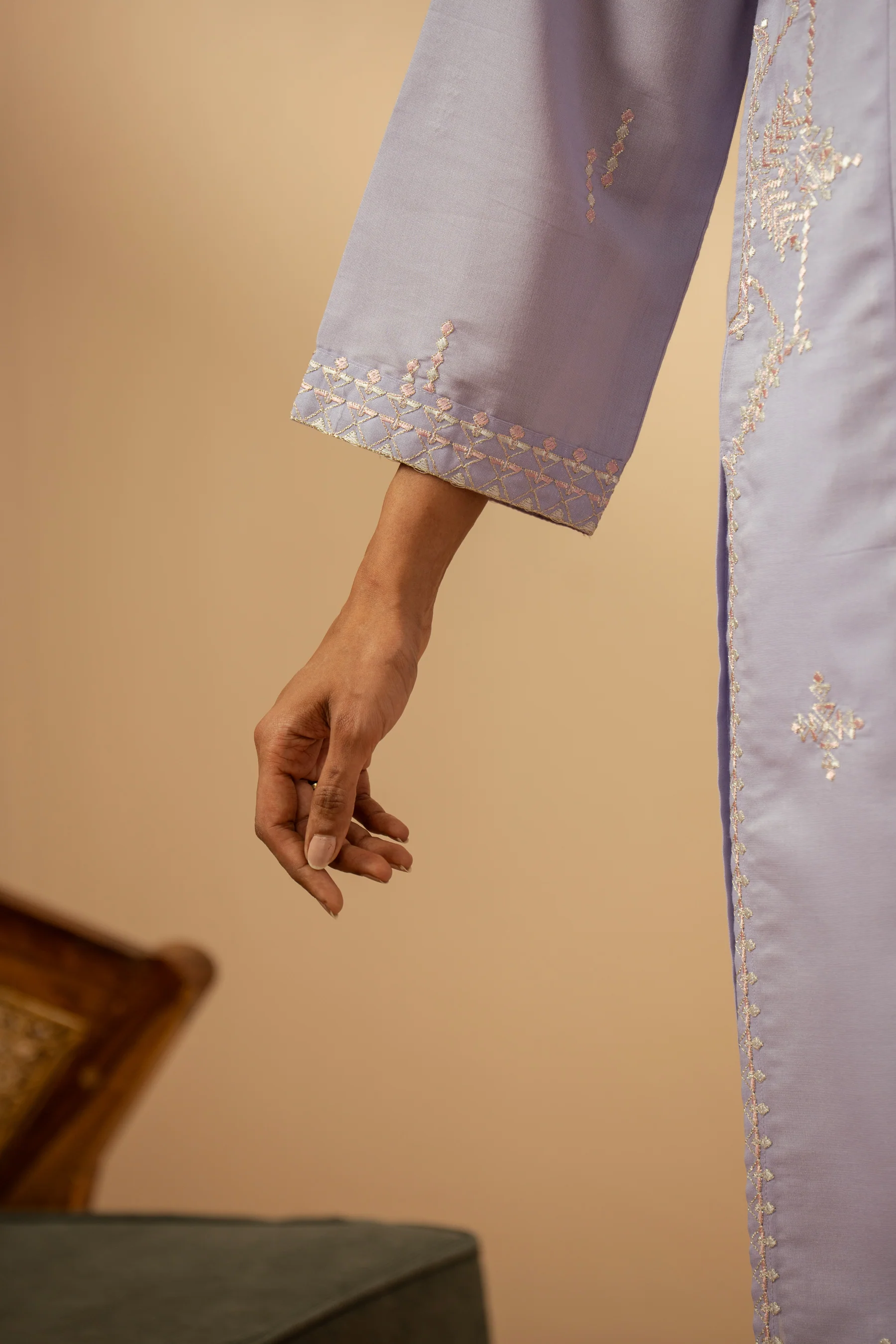 EMBROIDERED CAMBRIC ZARI STITCHED 2 PIECE SUIT - Image 6