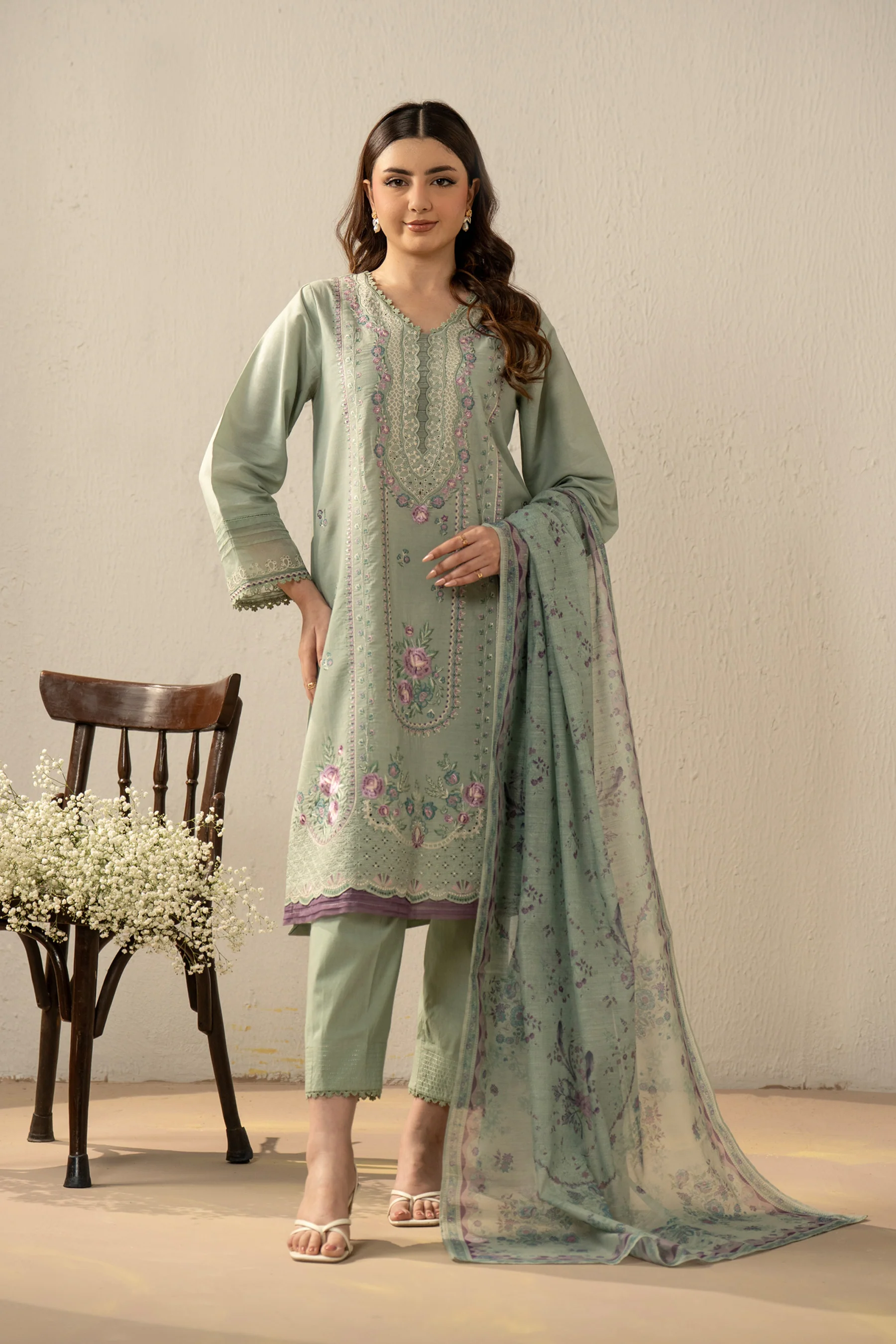EMBROIDERED CAMBRIC STITCHED 3 PIECE SUIT - Image 4